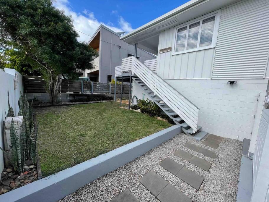 Beach House @ Moffat