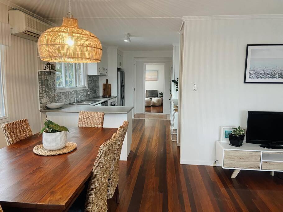 Beach House @ Moffat