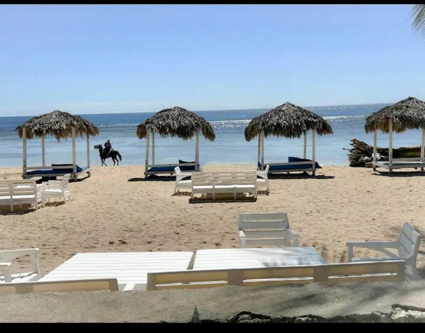 Juan Dolio Vacations - Beautiful Home and Pool near beach , BBQ Juan Dolio metro country Club - Property Image 12