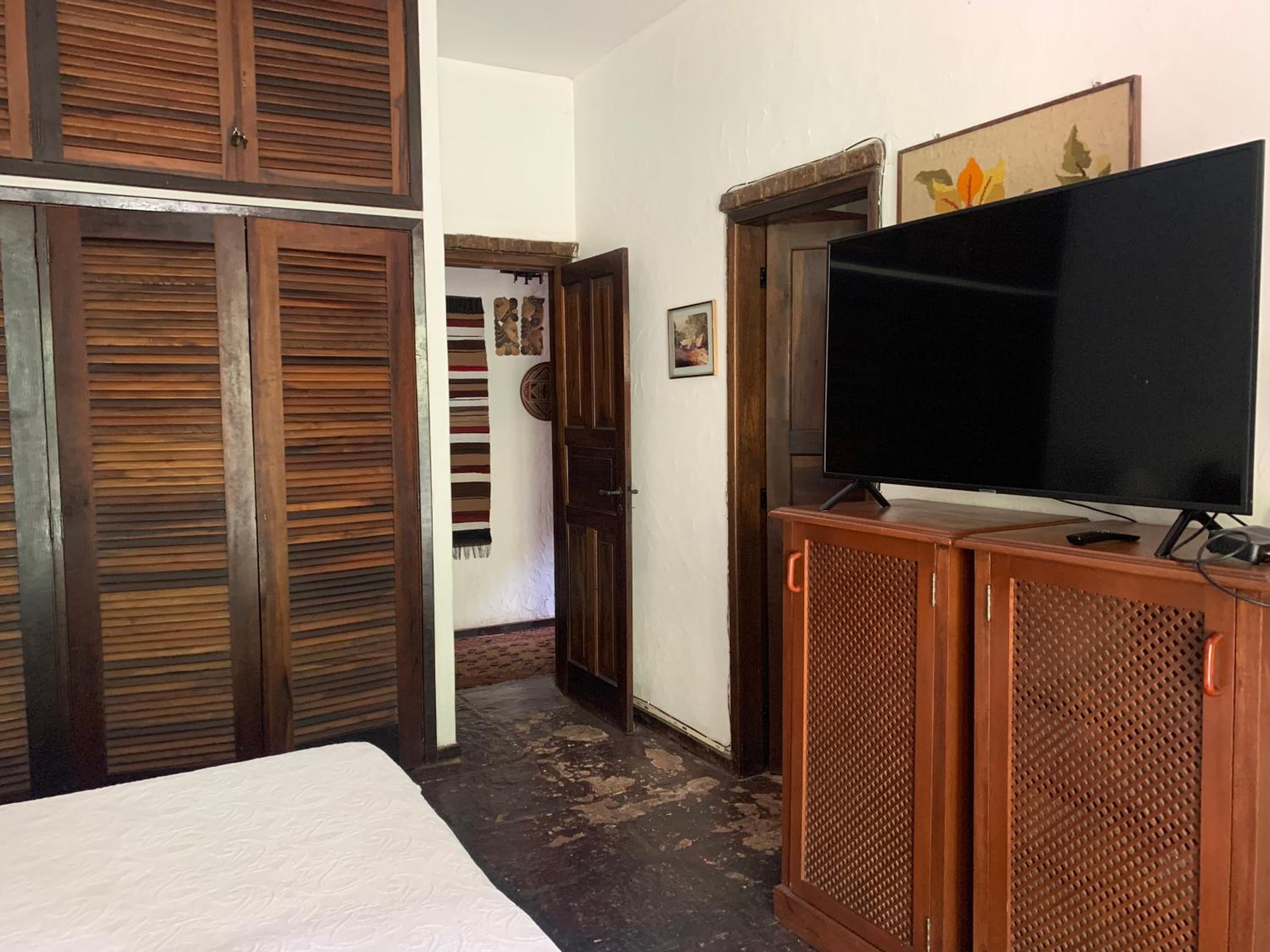 Casa com cachoeira e rio particular