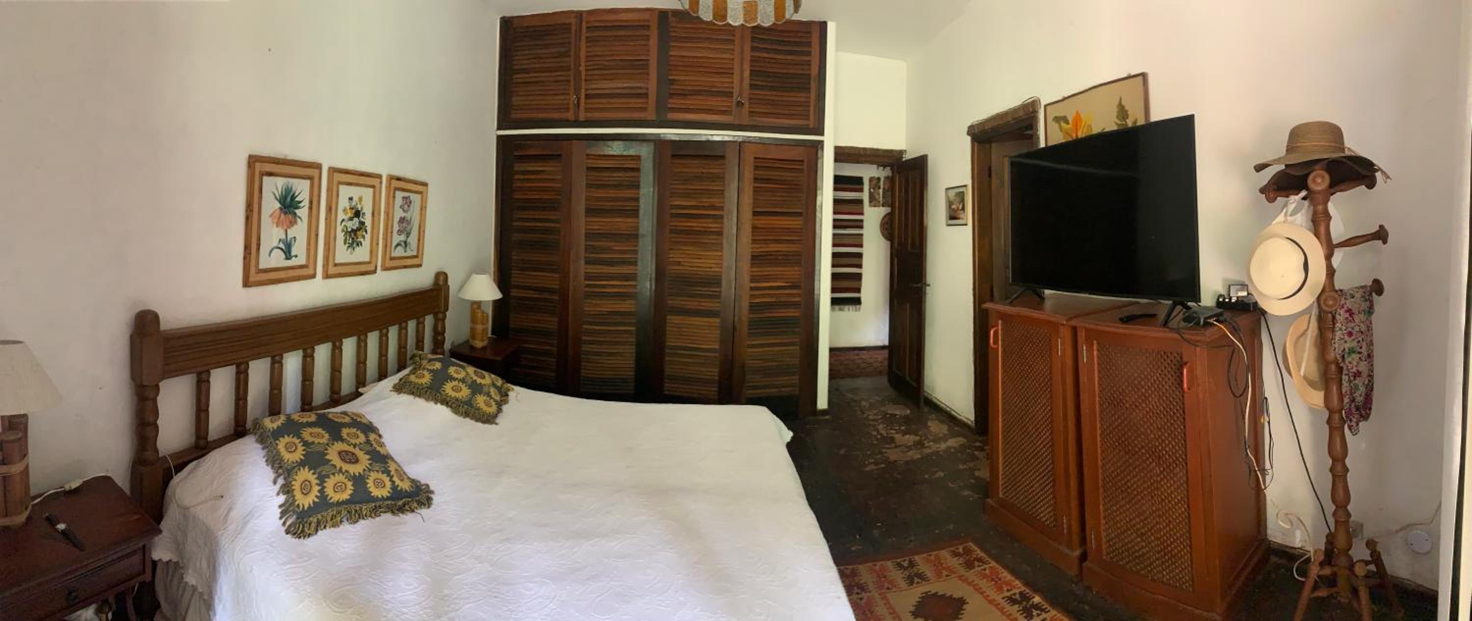 Casa com cachoeira e rio particular