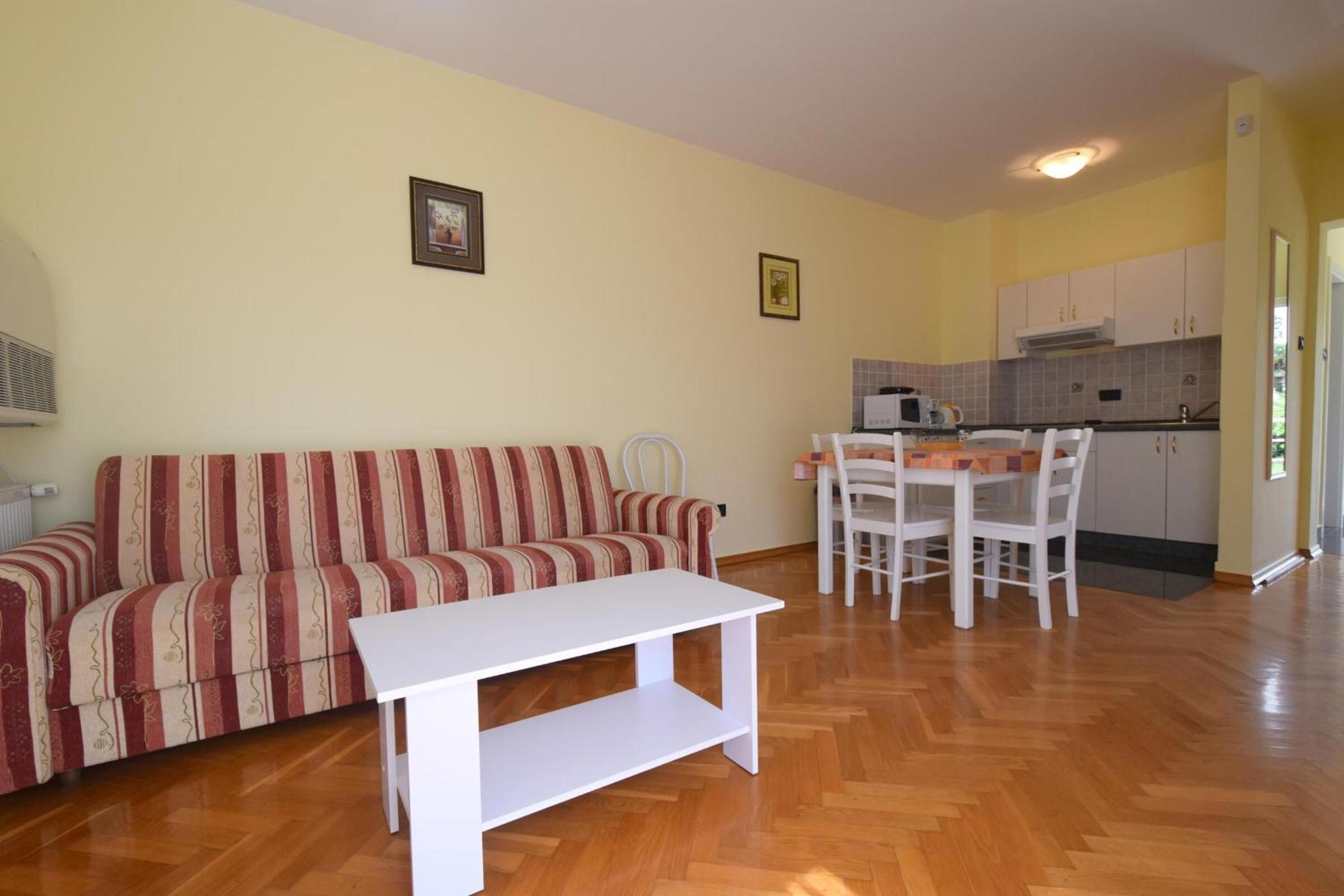 Apartments Luka