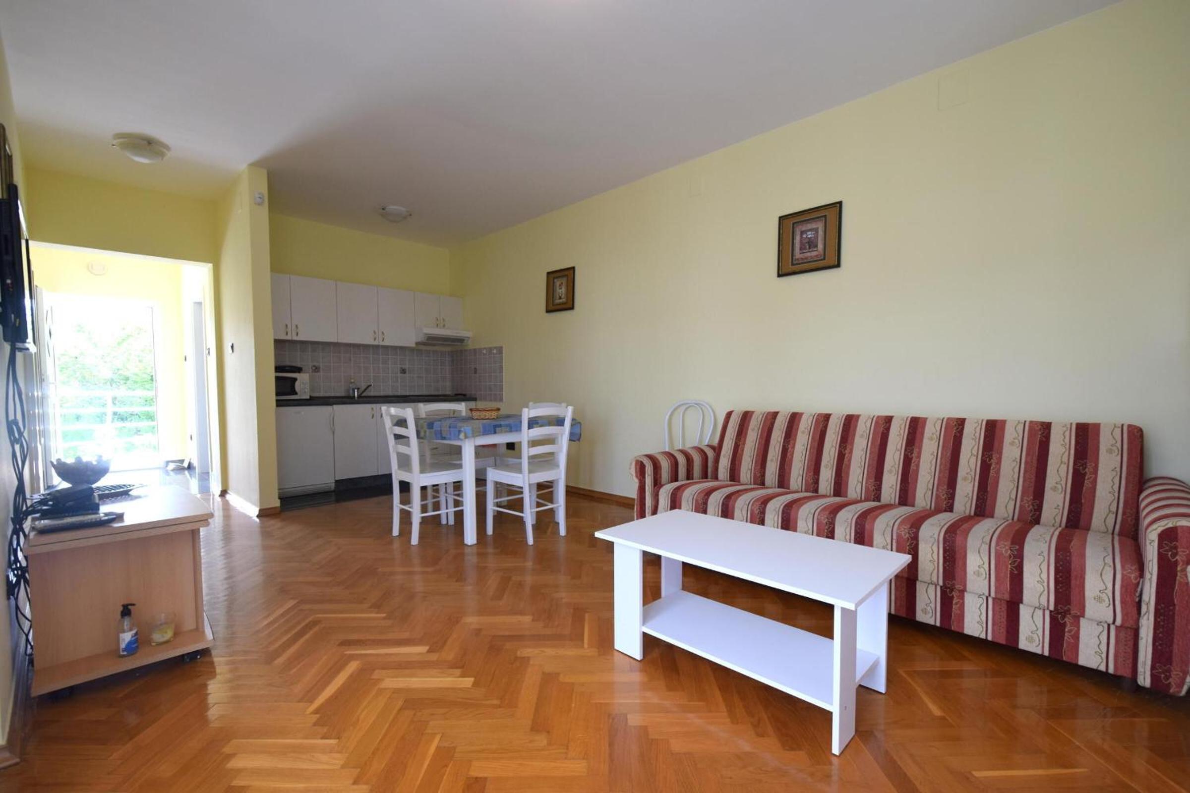 Apartments Luka