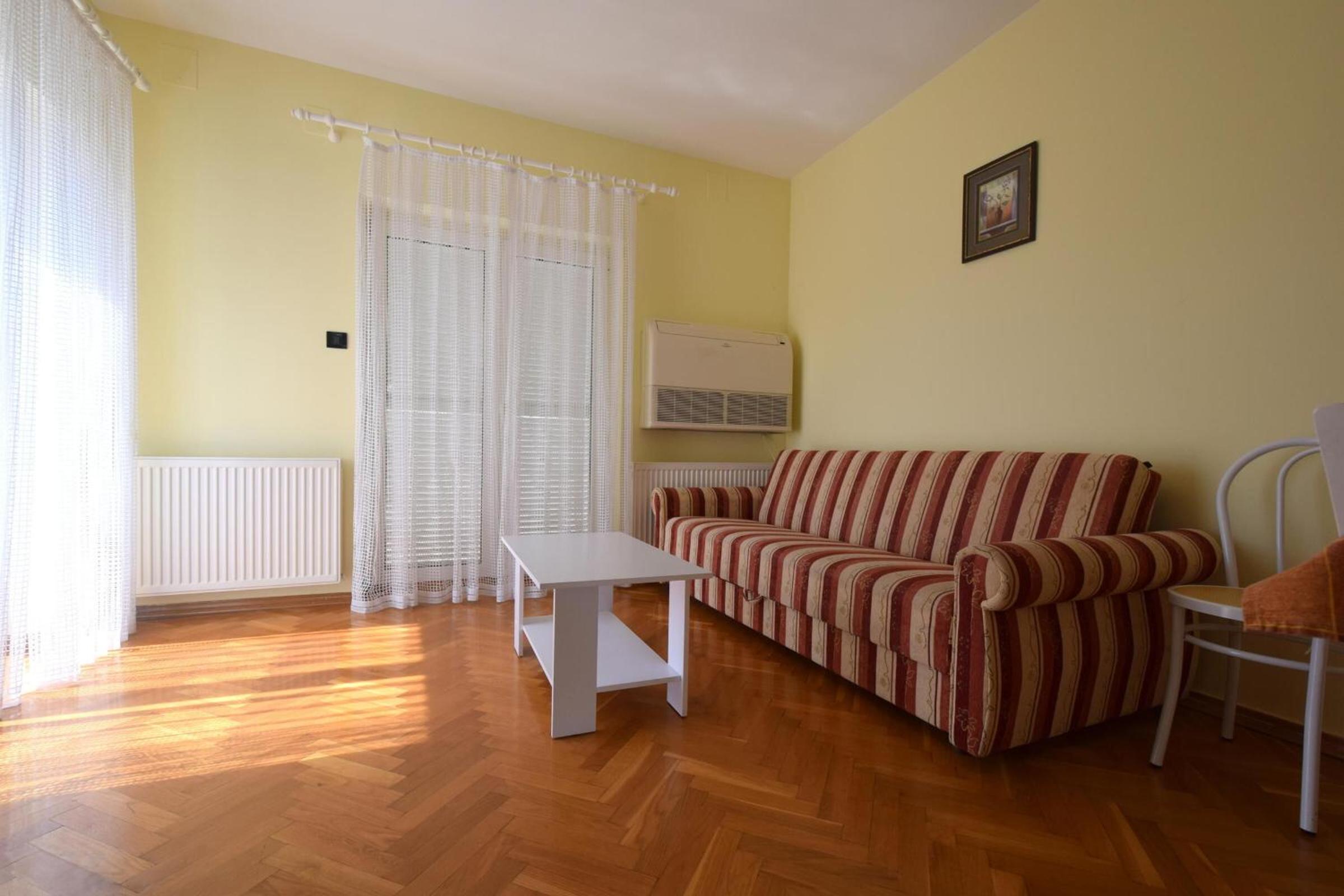 Apartments Luka