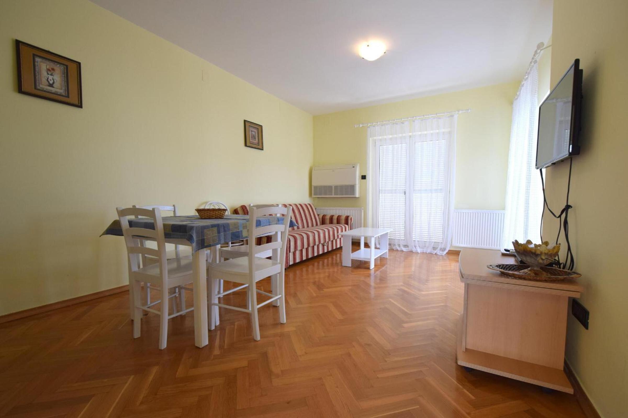 Apartments Luka