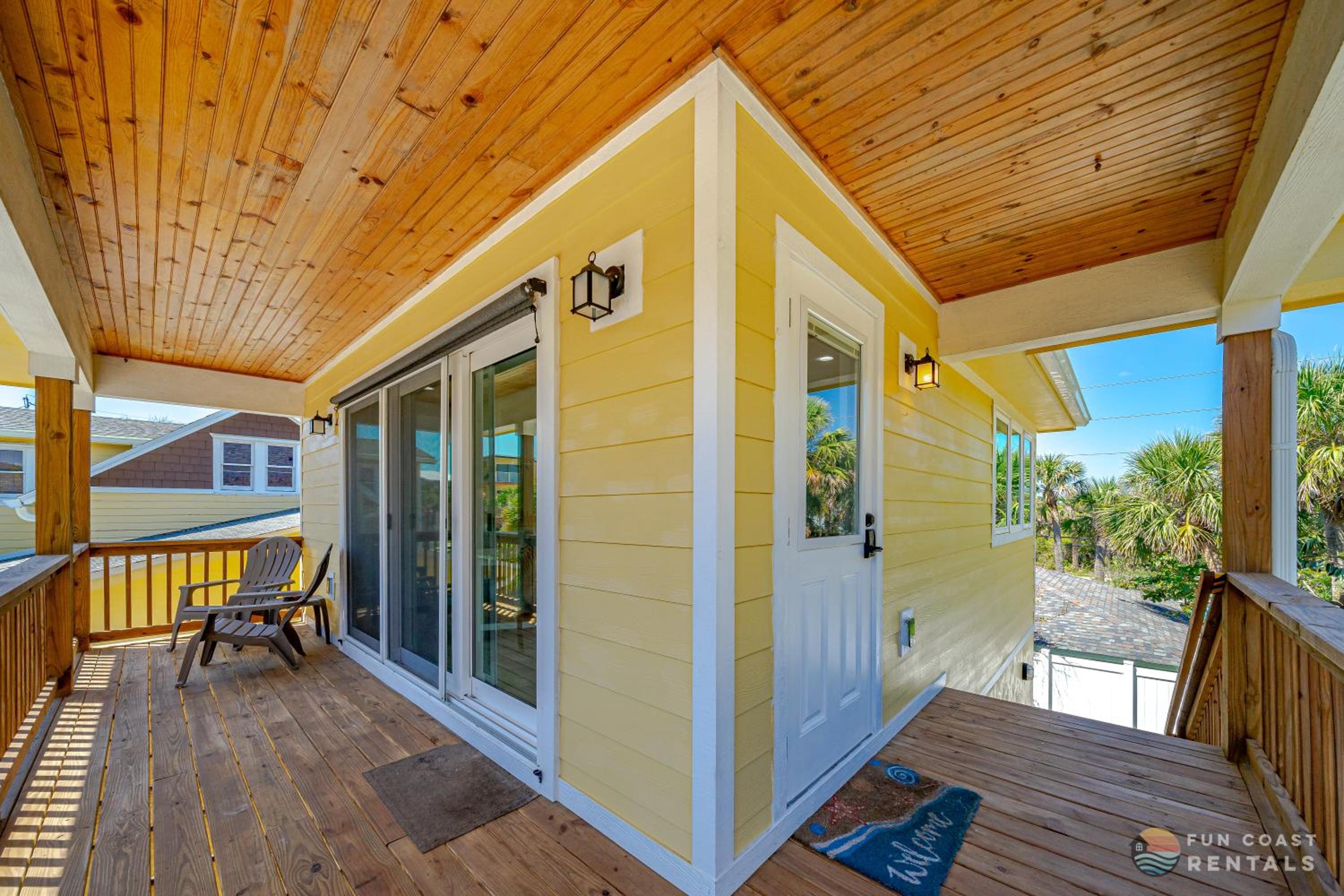 Dog Friendly Loft STEPS from Beach with Gas Barbecue Grill and Upstairs Deck! view 3