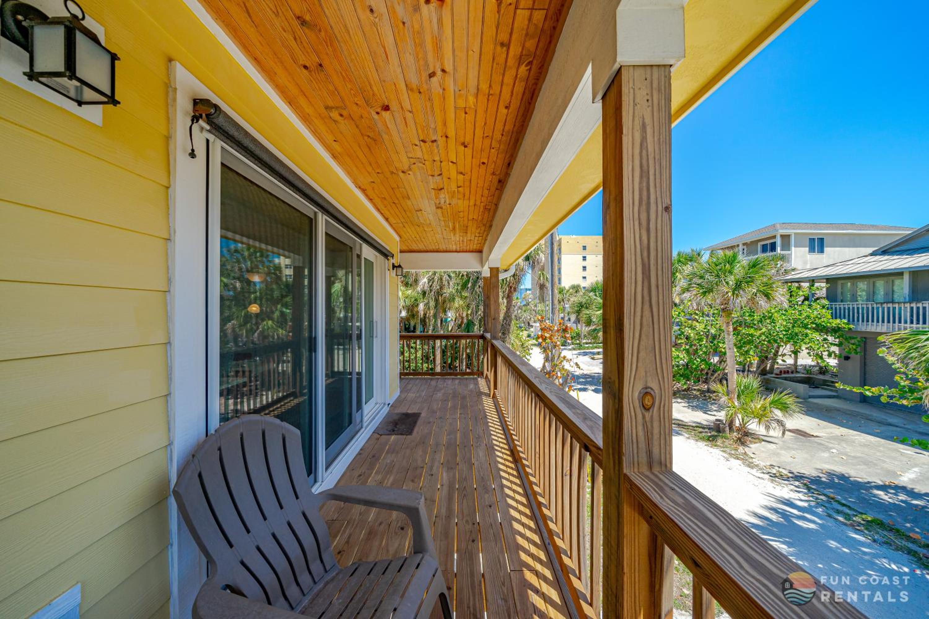 Dog Friendly Loft STEPS from Beach with Gas Barbecue Grill and Upstairs Deck! view 5