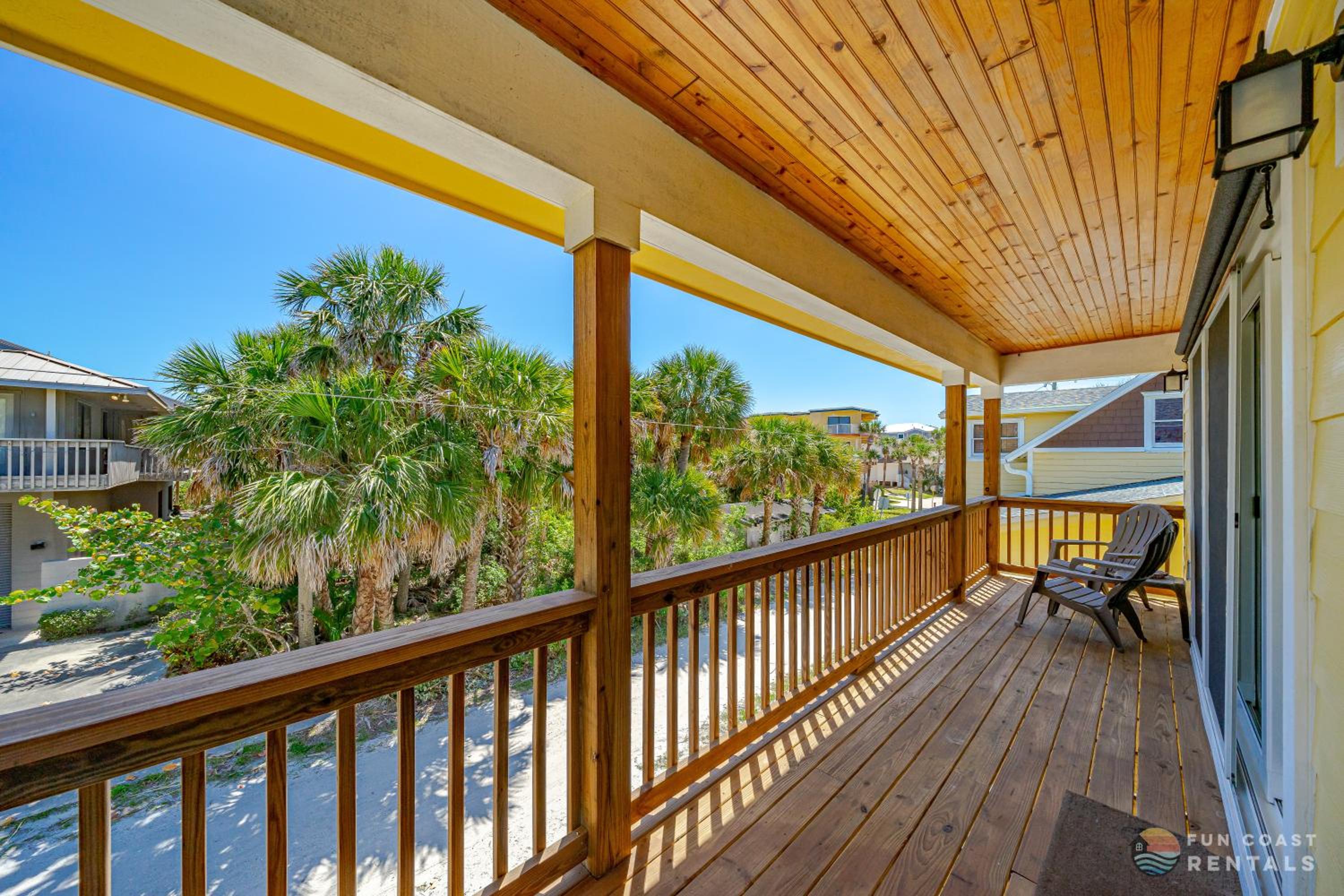 Dog Friendly Loft STEPS from Beach with Gas Barbecue Grill and Upstairs Deck! view 4