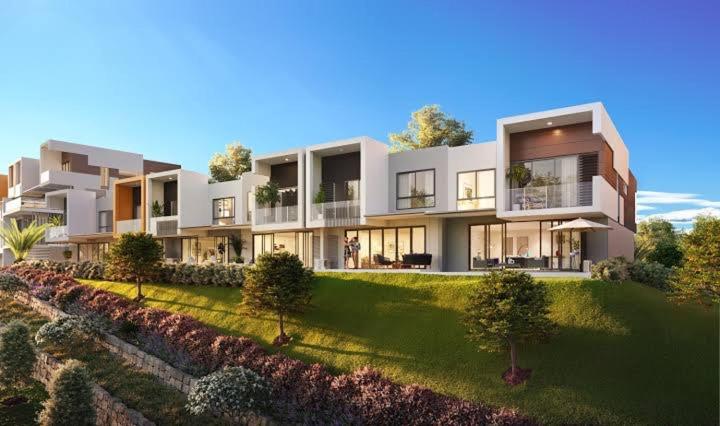 Luxury Private Queen Room with Balcony & Bathroom in Shared Apartment Panorama Gold Coast