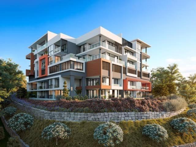 Luxury Private Queen Room with Balcony & Bathroom in Shared Apartment Panorama Gold Coast