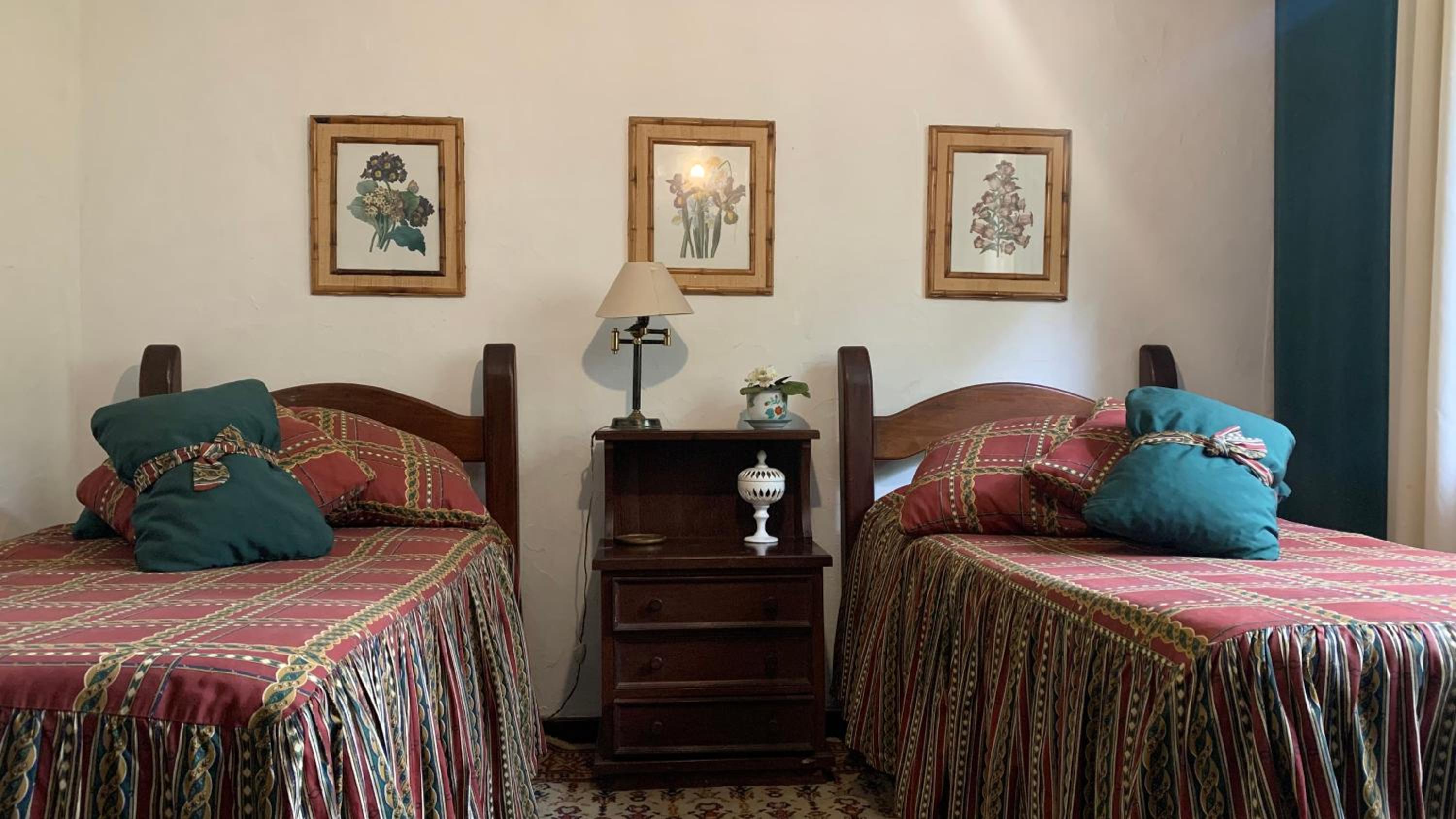 Casa com cachoeira e rio particular