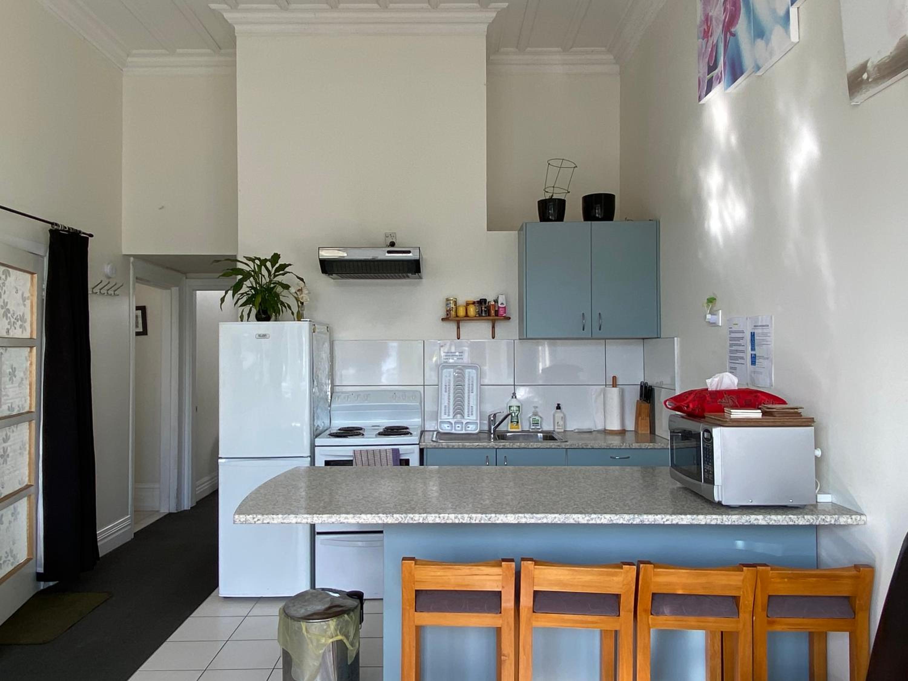 Beach house in Oriental Parade view 4