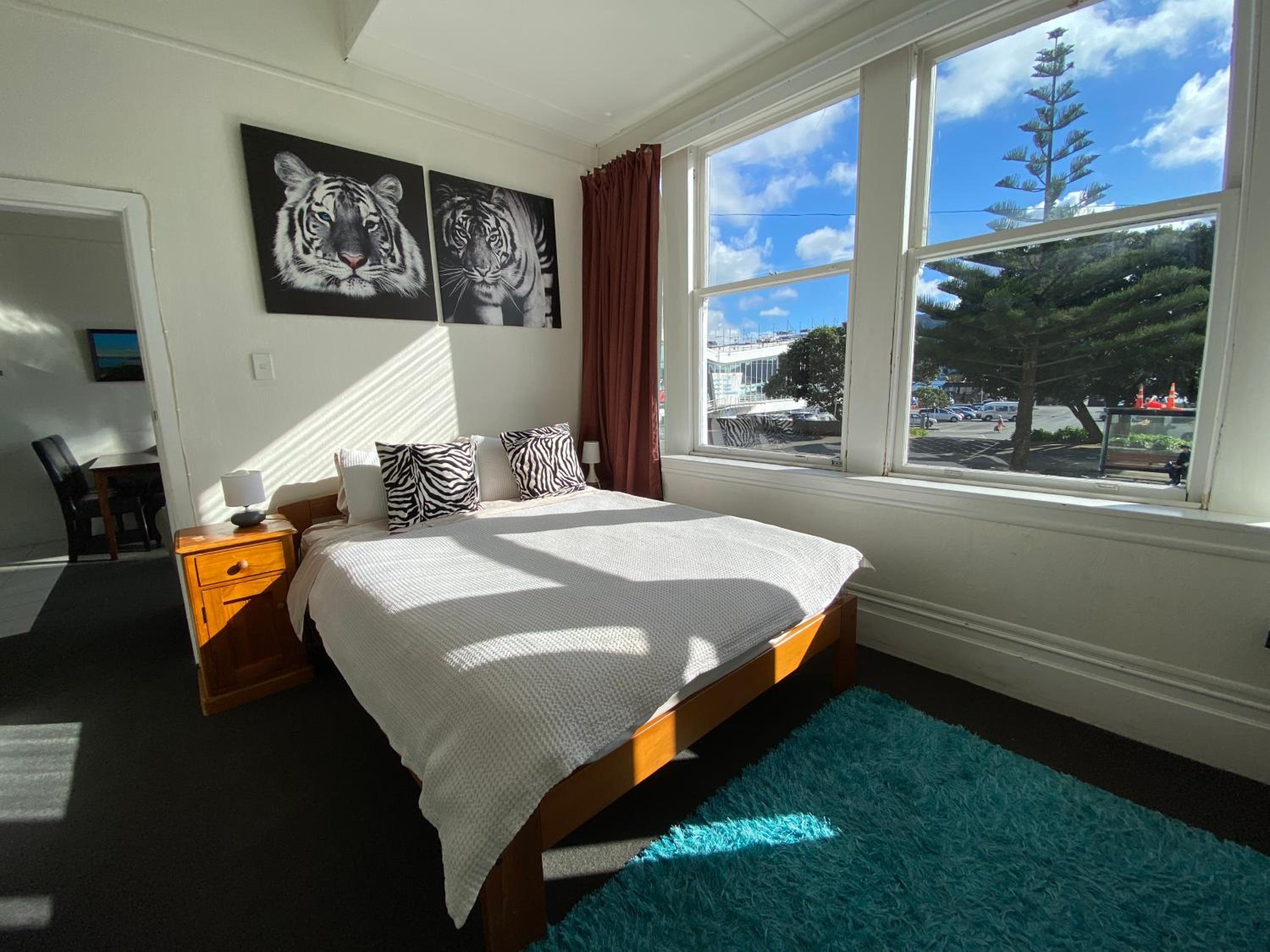 Beach house in Oriental Parade view 5