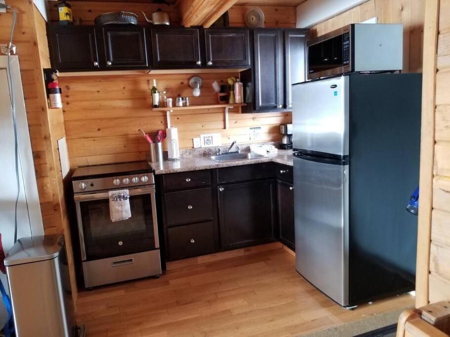 Cottage - Lakeside w/private Hottub near Big White