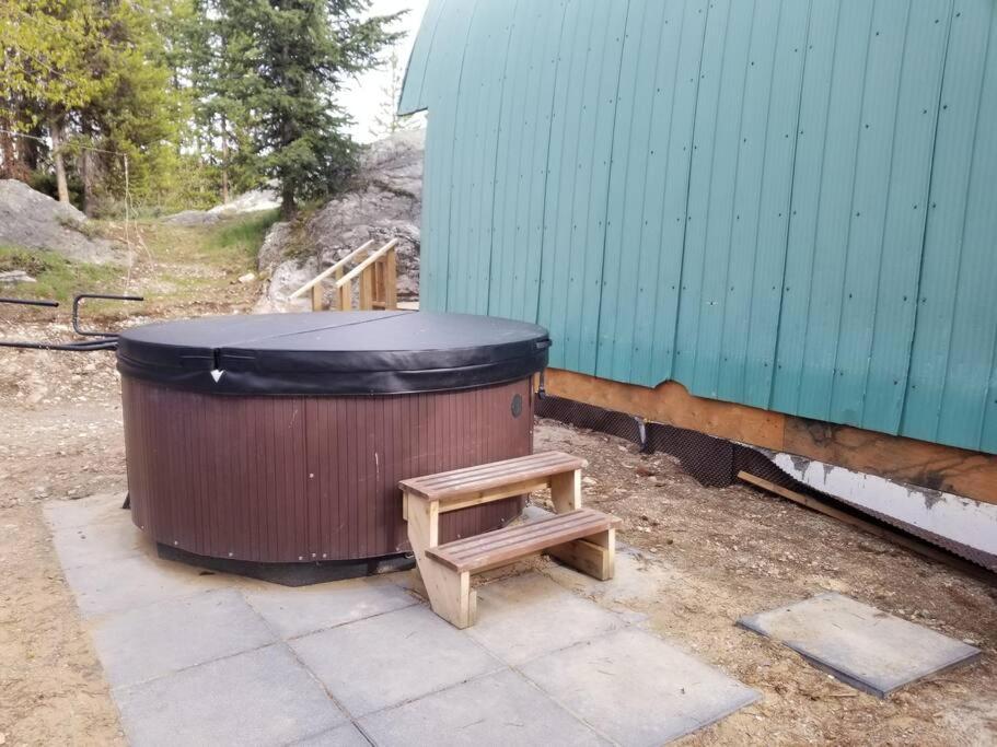 Cottage - Lakeside w/private Hottub near Big White