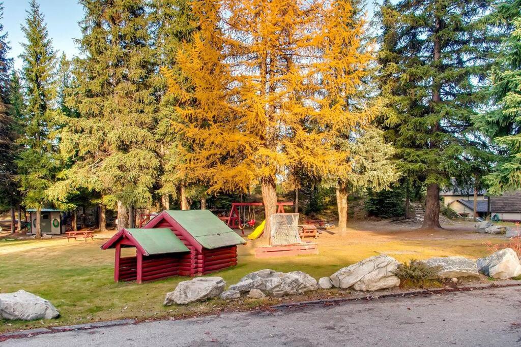 Cottage - Lakeside w/private Hottub near Big White