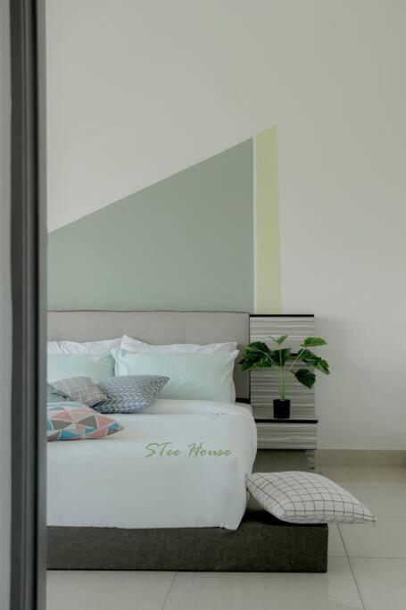 Forest X 1 bedroom-4pax-Mount Austin-Netflix-Ikea-Jusco