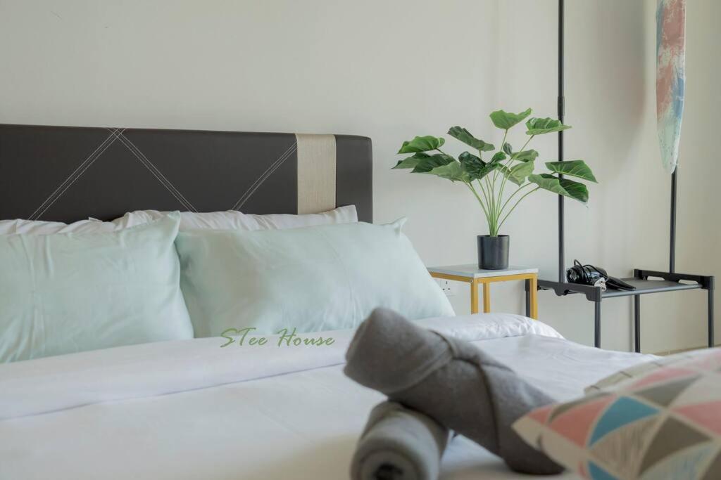 Forest X 1 bedroom-4pax-Mount Austin-Netflix-Ikea-Jusco
