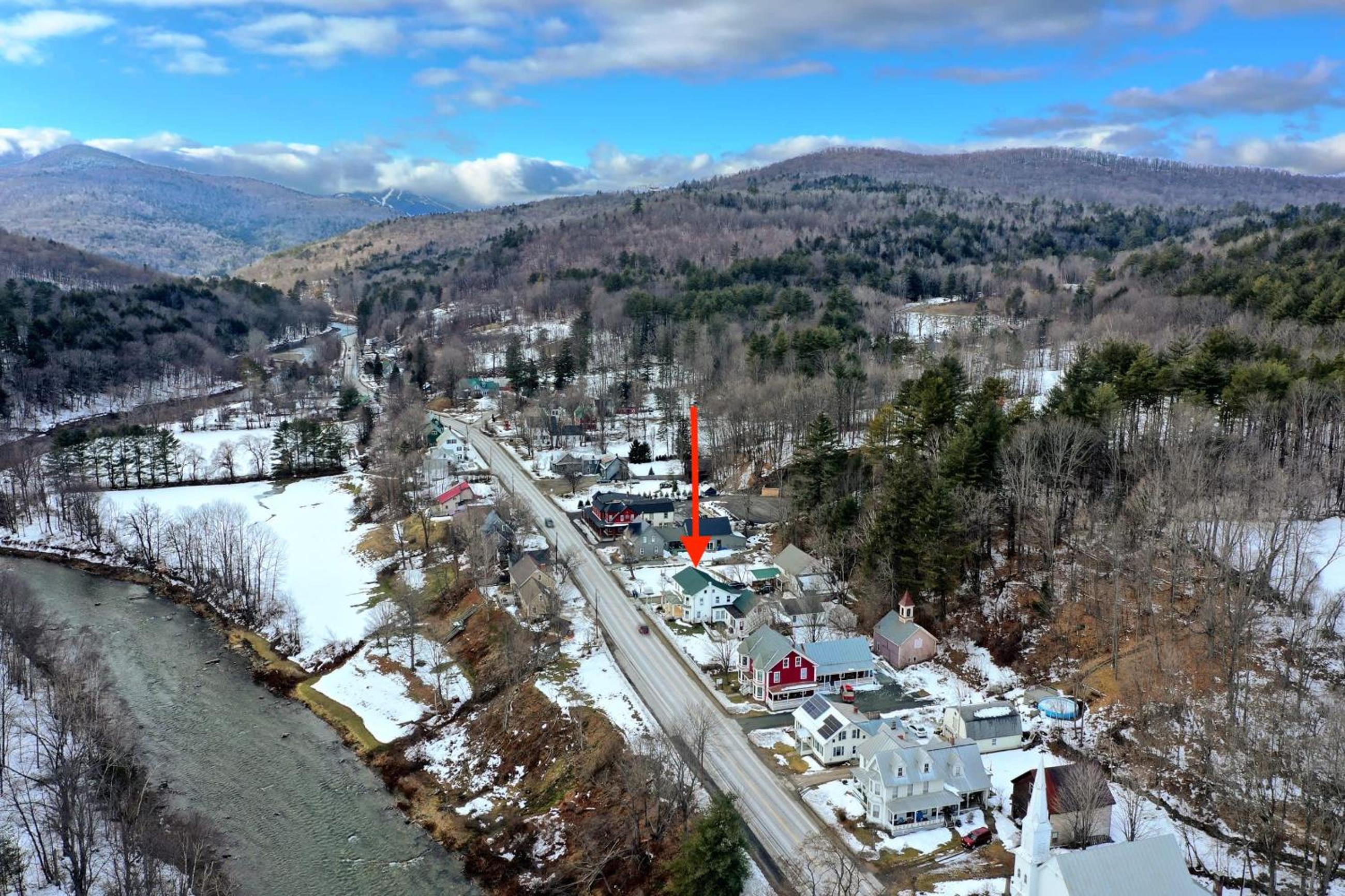 Hotel 10 min to Mountains Queen Bed Woodstock Suite - Image 1