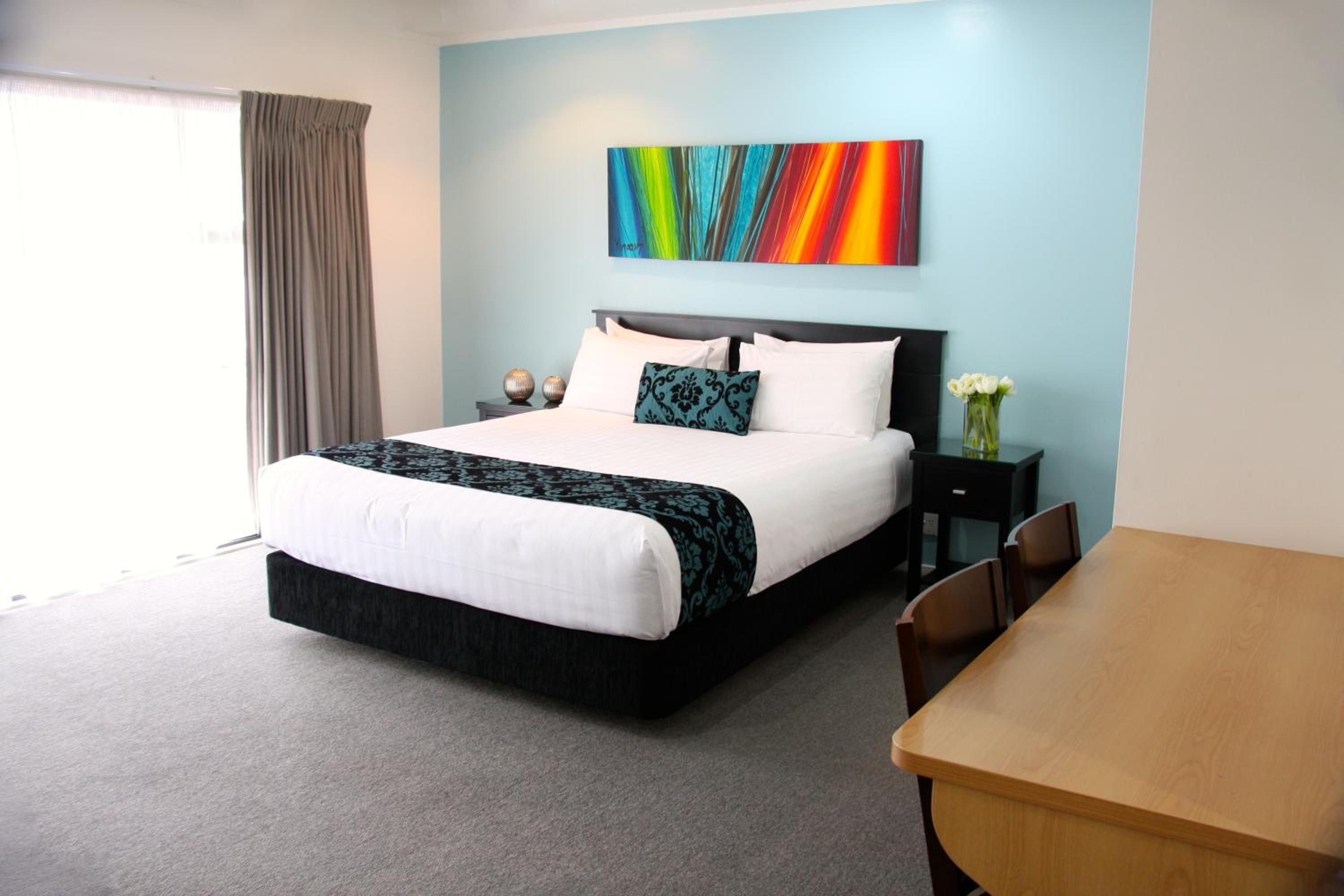 Hotel Camelot On Ulster - Image 1