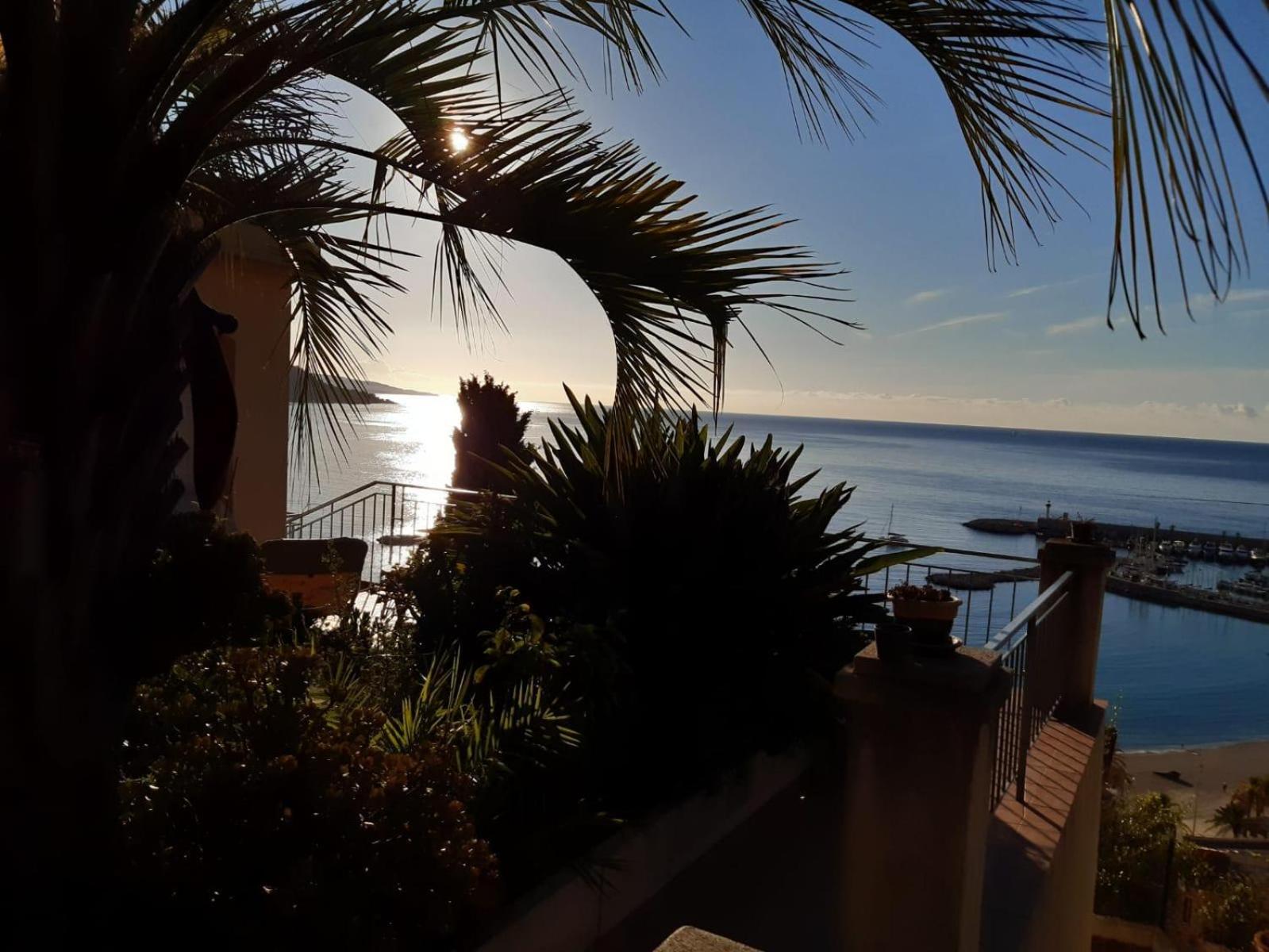 Villa l'ensoleillée vue panoramique mer, 250 m de la plage et du centre ville, photo 77
