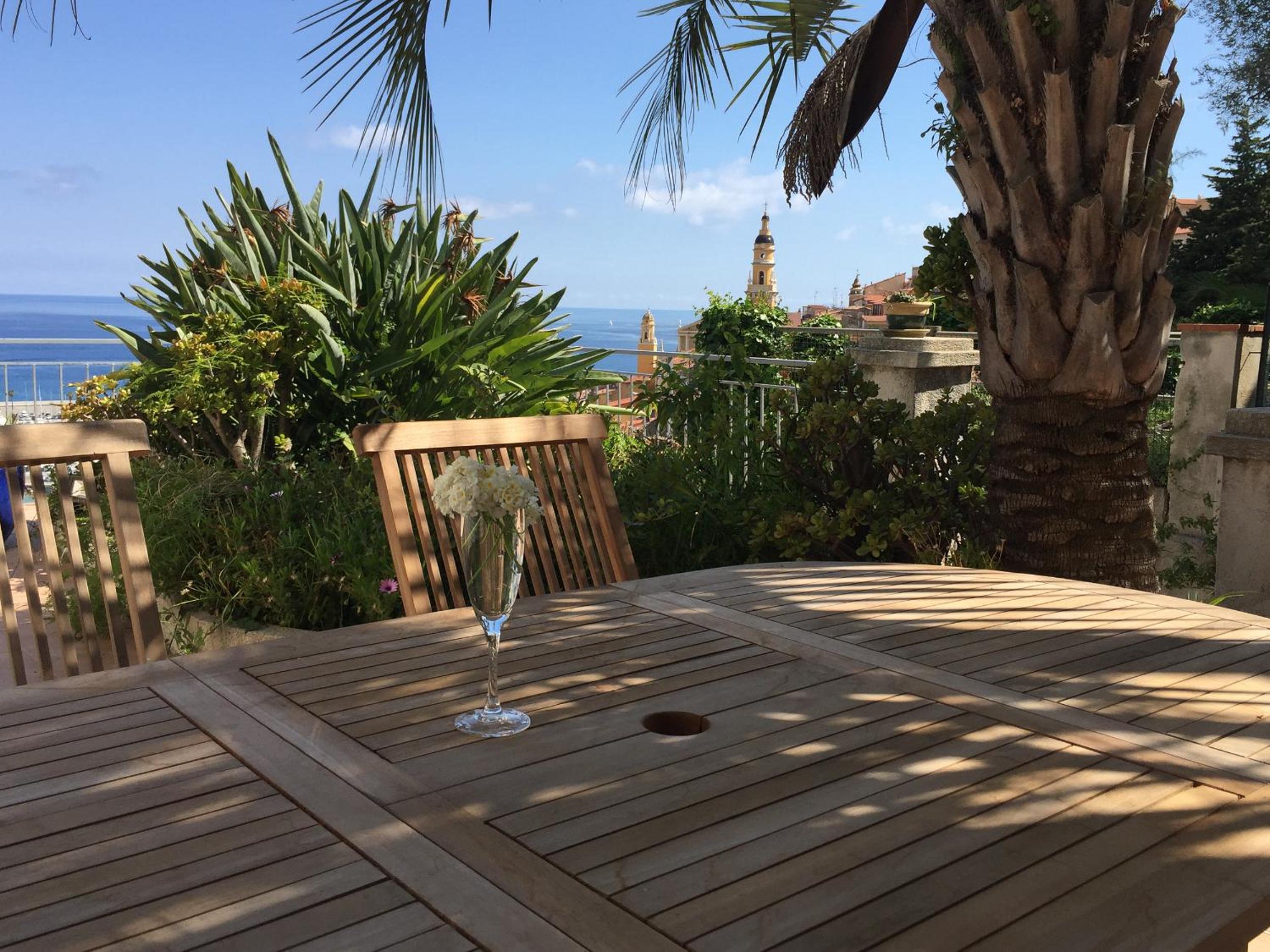 Villa l'ensoleillée vue panoramique mer, 250 m de la plage et du centre ville, photo 26