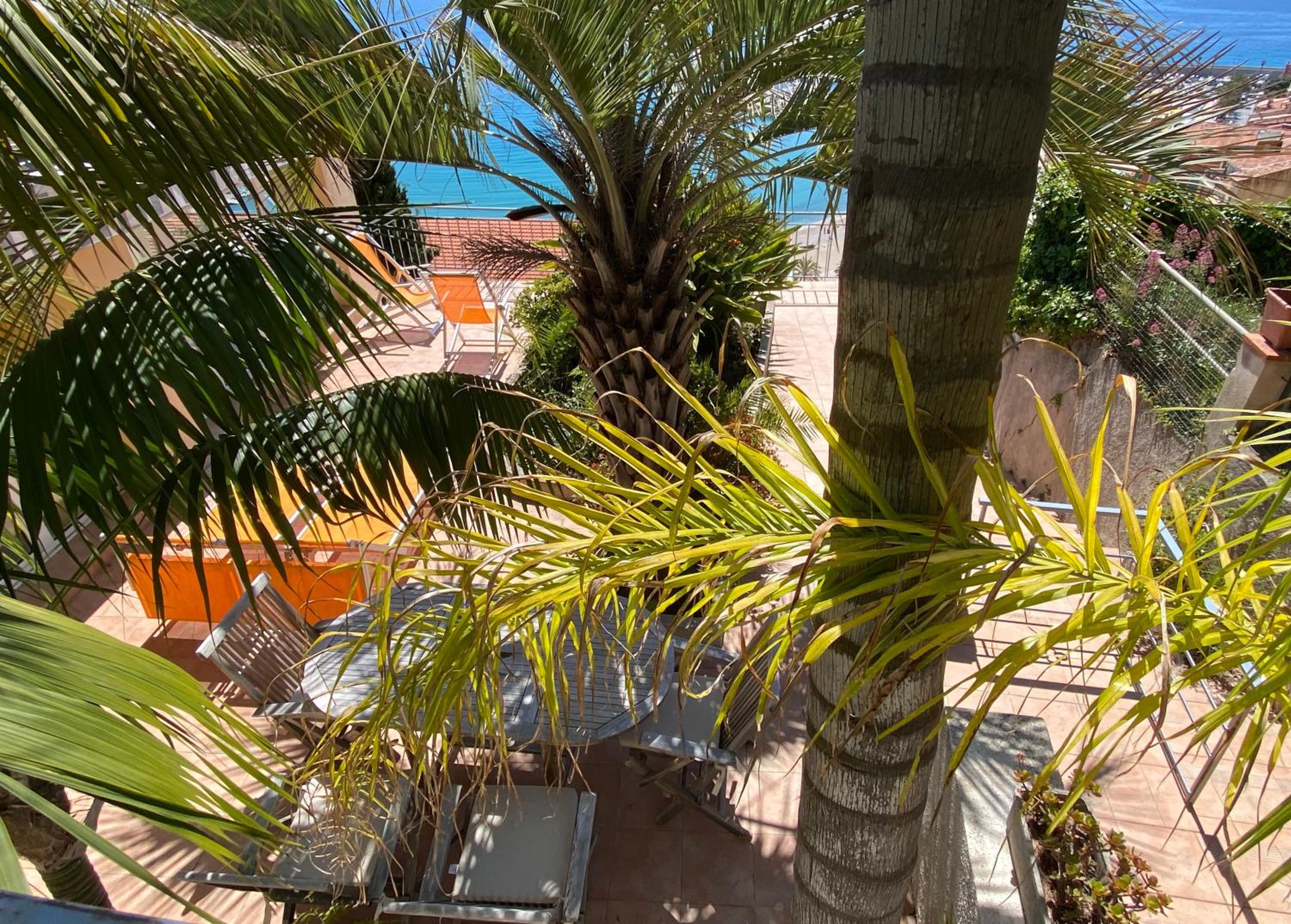 Villa l'ensoleillée vue panoramique mer, 250 m de la plage et du centre ville, photo 56