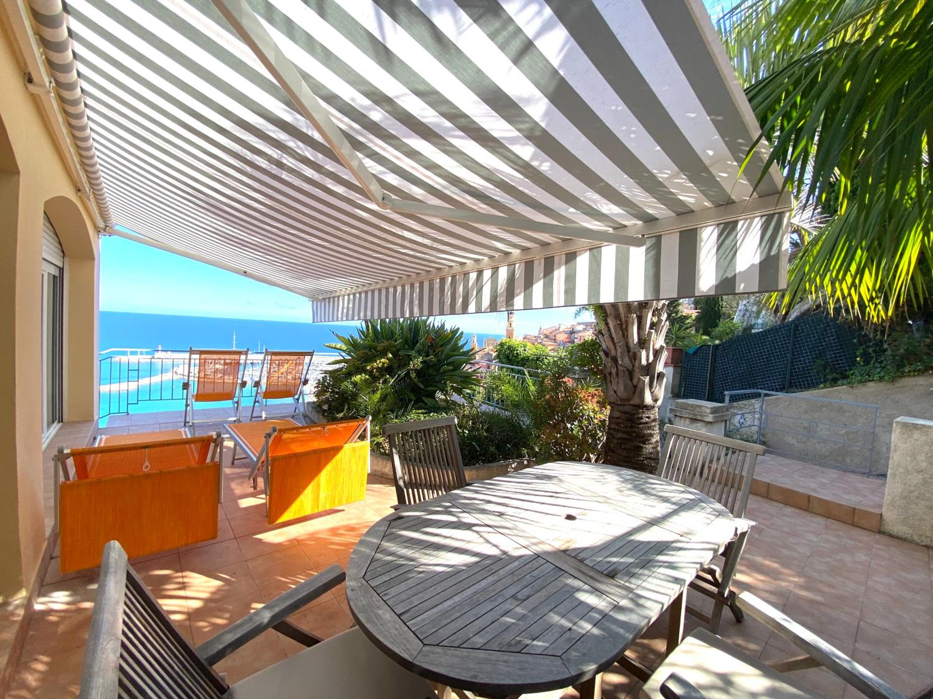 Villa l'ensoleillée vue panoramique mer, 250 m de la plage et du centre ville, photo 49