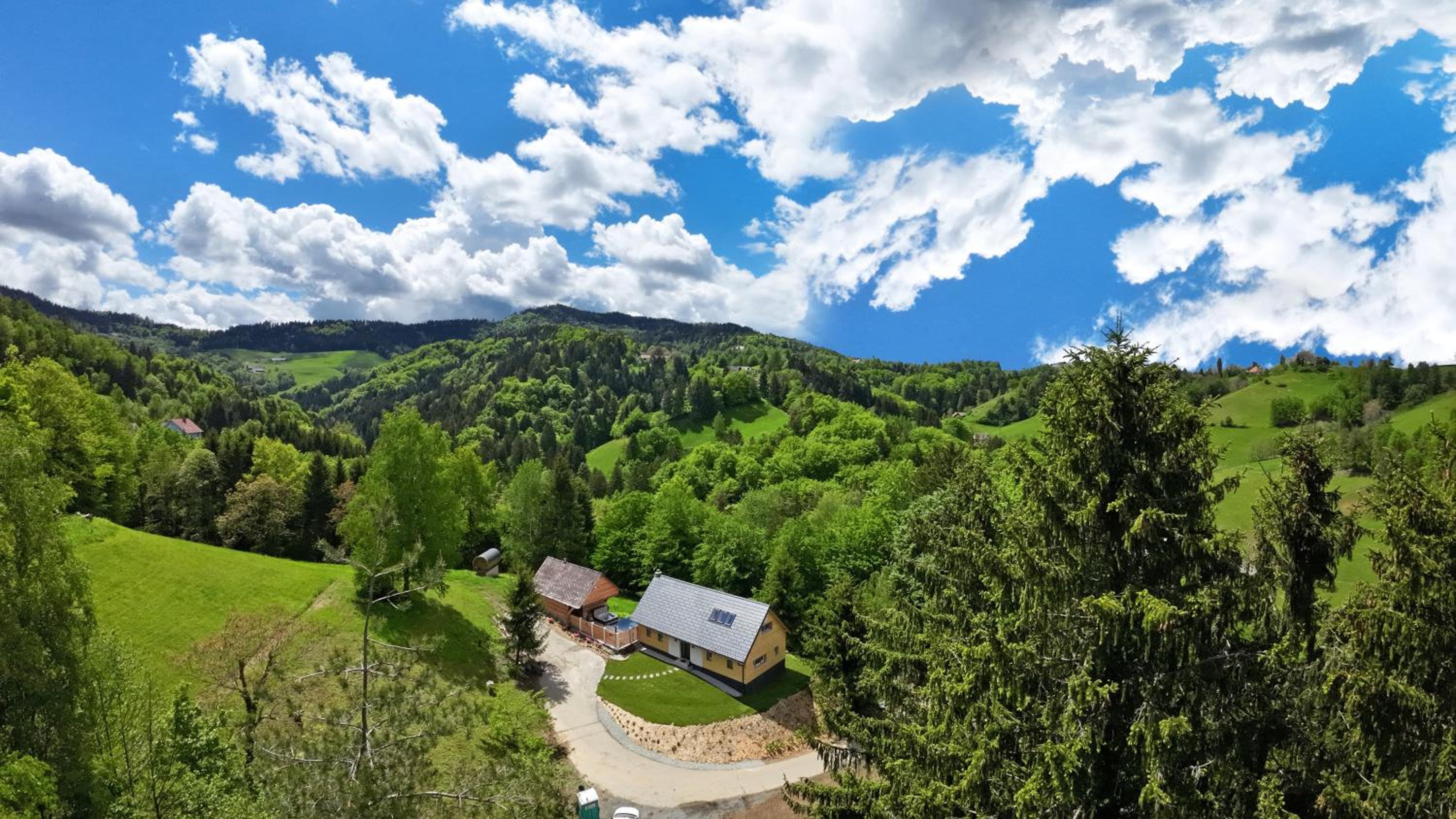 Ferienhaus auf 7 ha Alleinlage - Pool,Whirlpool, Sauna - Das Refugium Südsteiermark