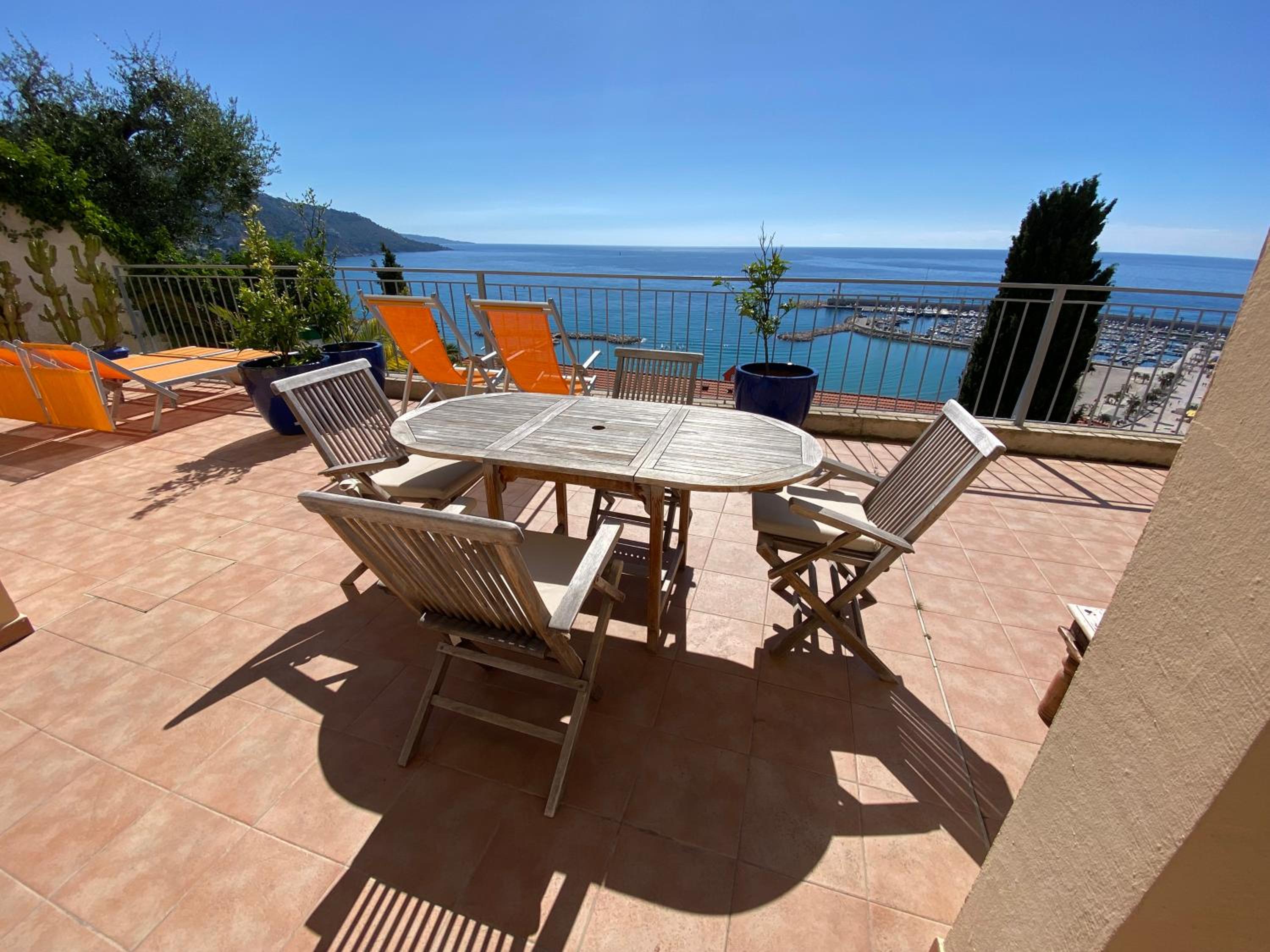 Villa l'ensoleillée vue panoramique mer, 250 m de la plage et du centre ville, photo 84
