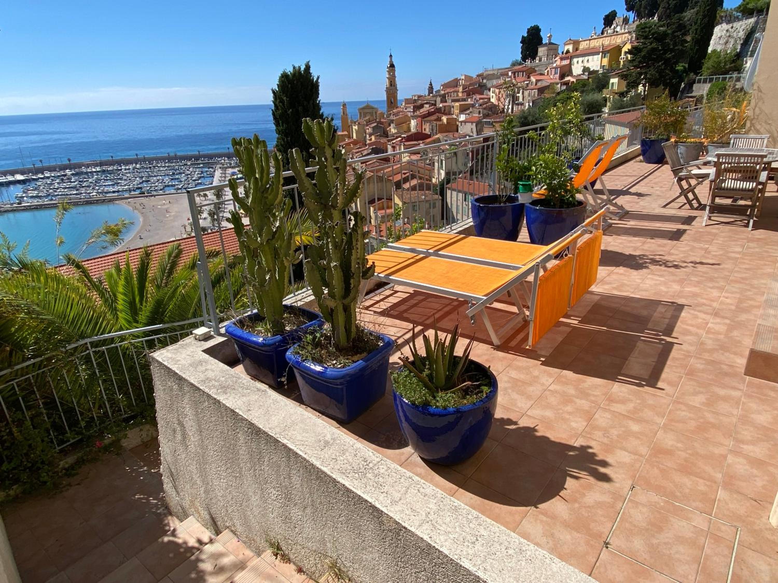 Villa l'ensoleillée vue panoramique mer, 250 m de la plage et du centre ville photo 5