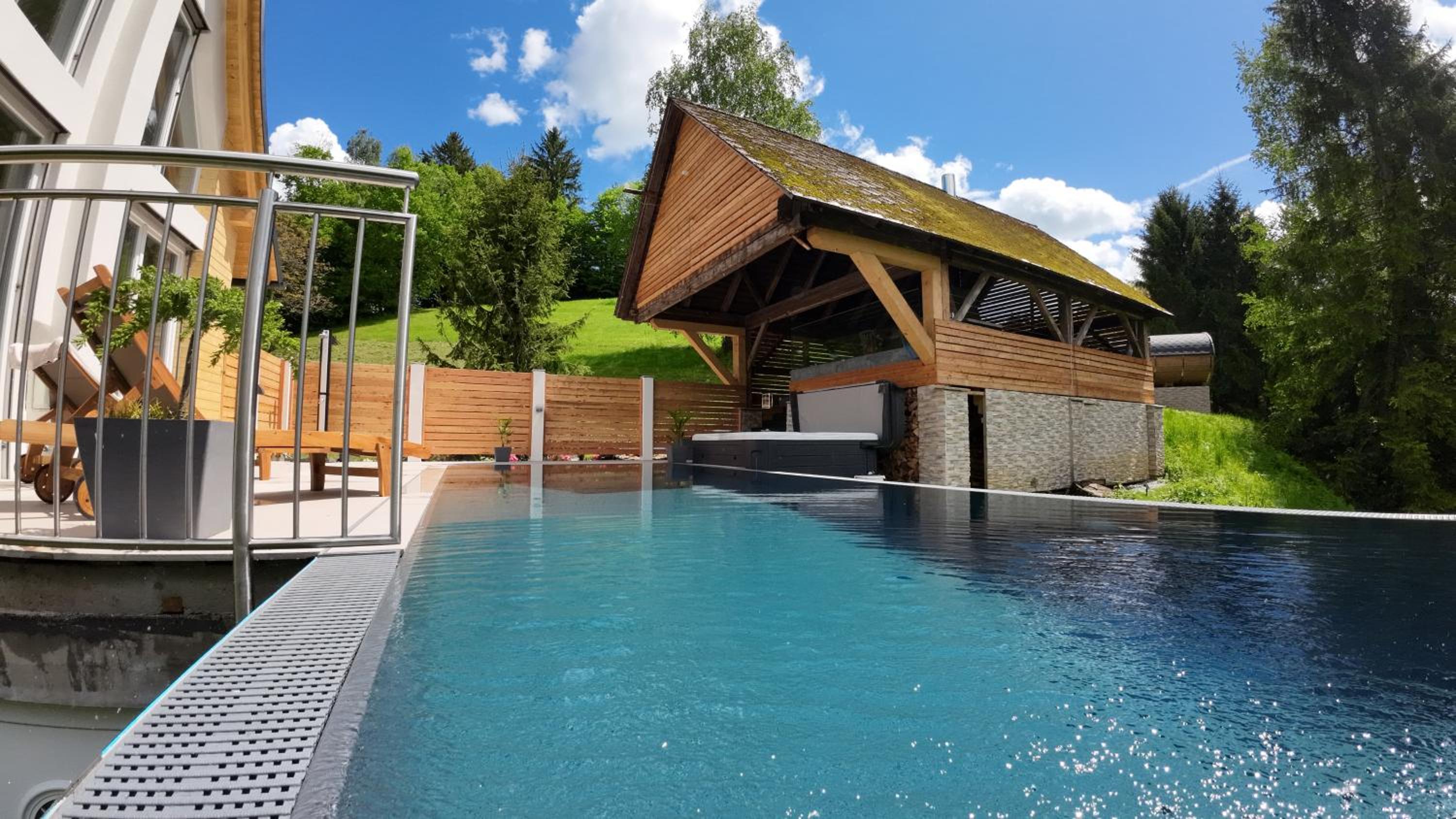 Ferienhaus auf 7 ha Alleinlage - Pool,Whirlpool, Sauna - Das Refugium Südsteiermark