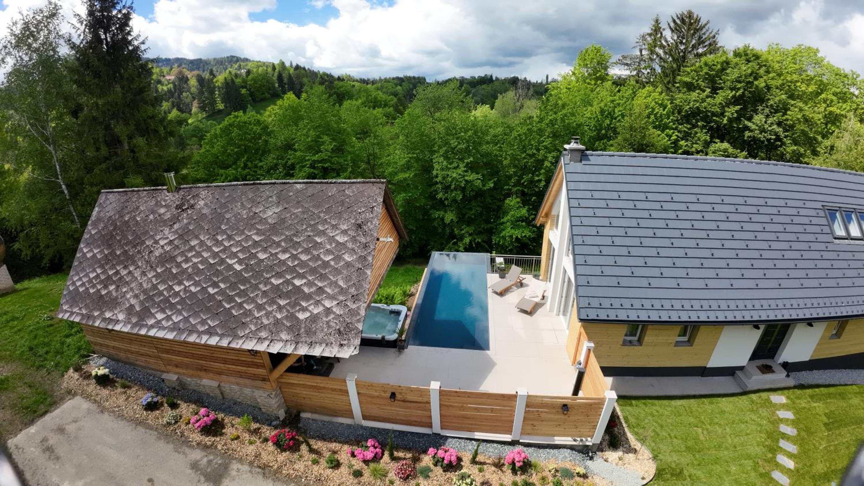 Ferienhaus auf 7 ha Alleinlage - Pool,Whirlpool, Sauna - Das Refugium Südsteiermark
