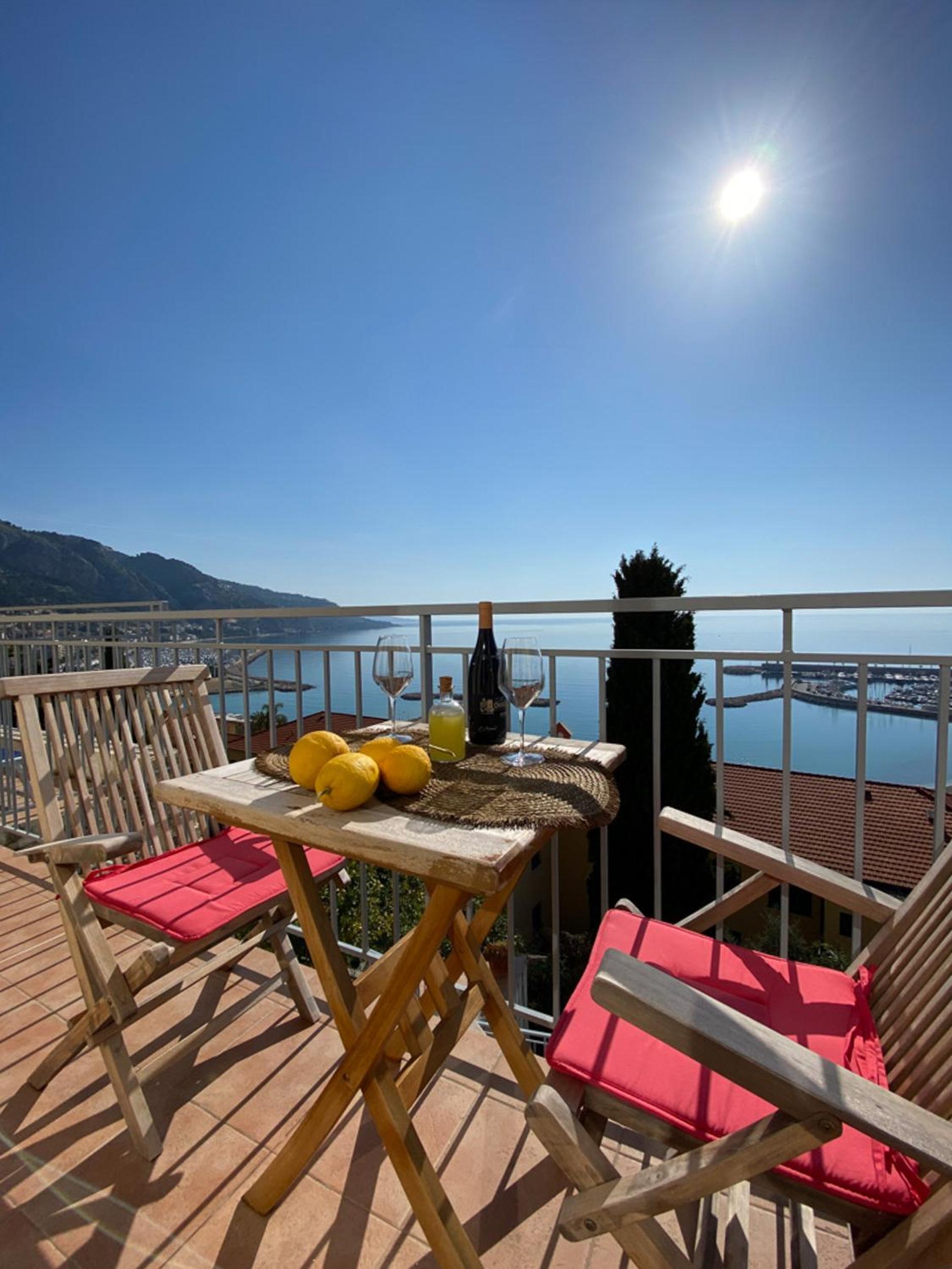 Villa l'ensoleillée vue panoramique mer, 250 m de la plage et du centre ville, photo 50