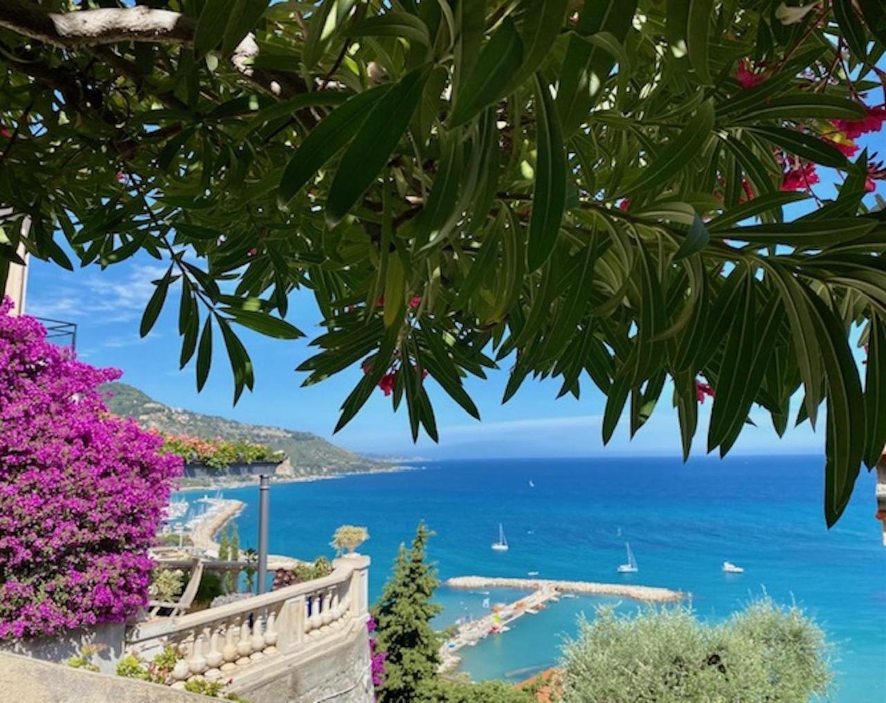 Villa l'ensoleillée vue panoramique mer, 250 m de la plage et du centre ville, photo 10