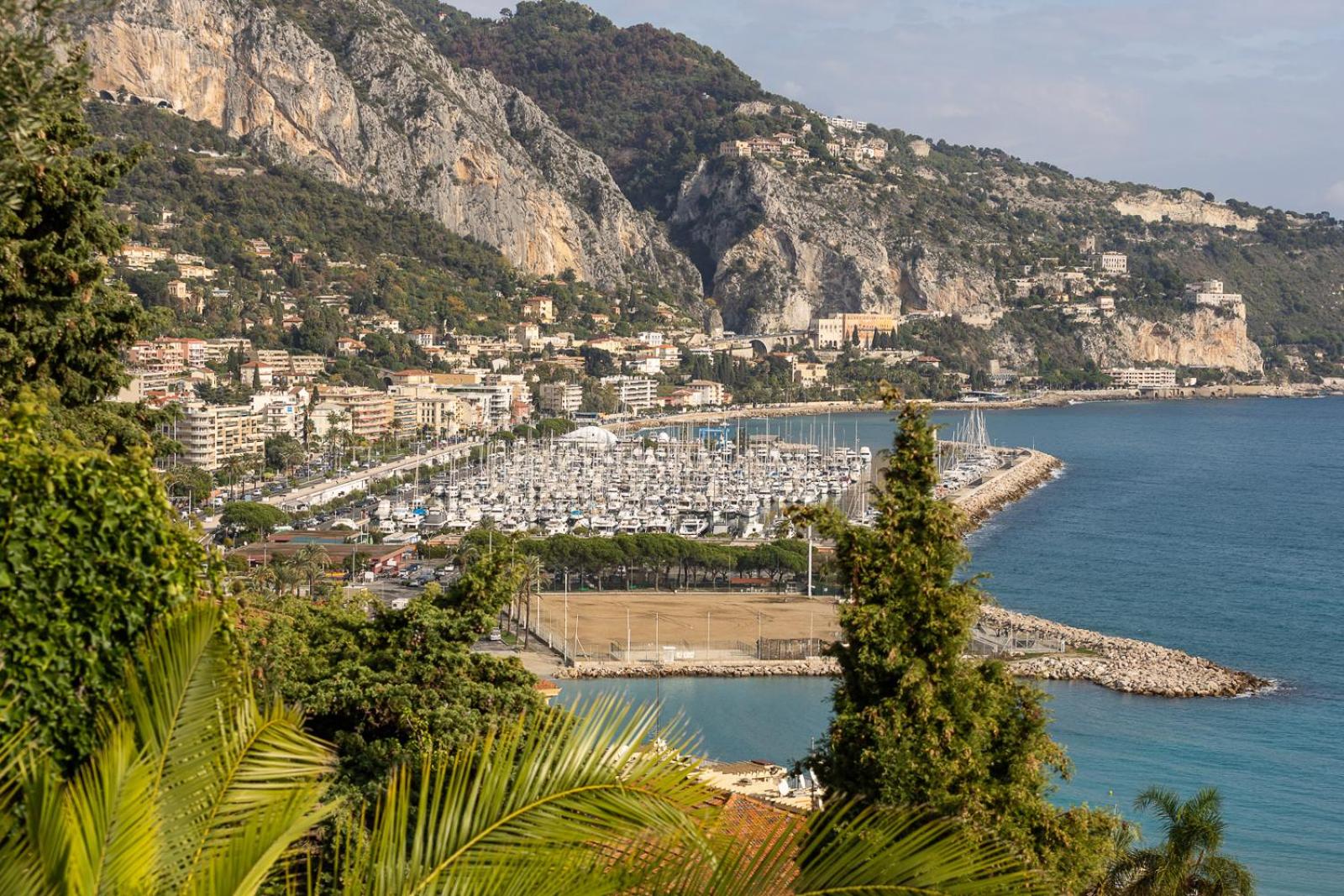 Villa l'ensoleillée vue panoramique mer, 250 m de la plage et du centre ville, photo 85