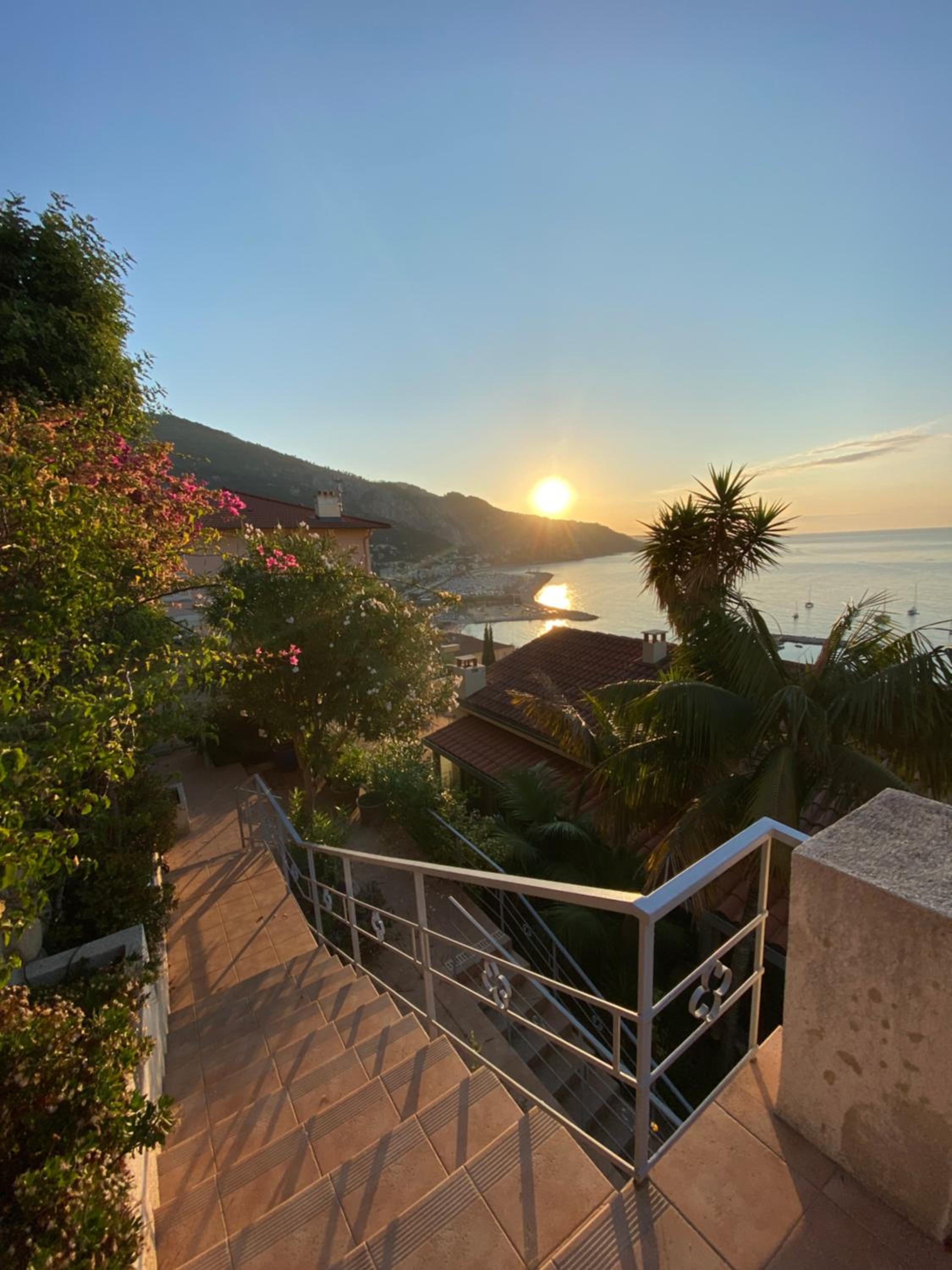 Villa l'ensoleillée vue panoramique mer, 250 m de la plage et du centre ville, photo 13