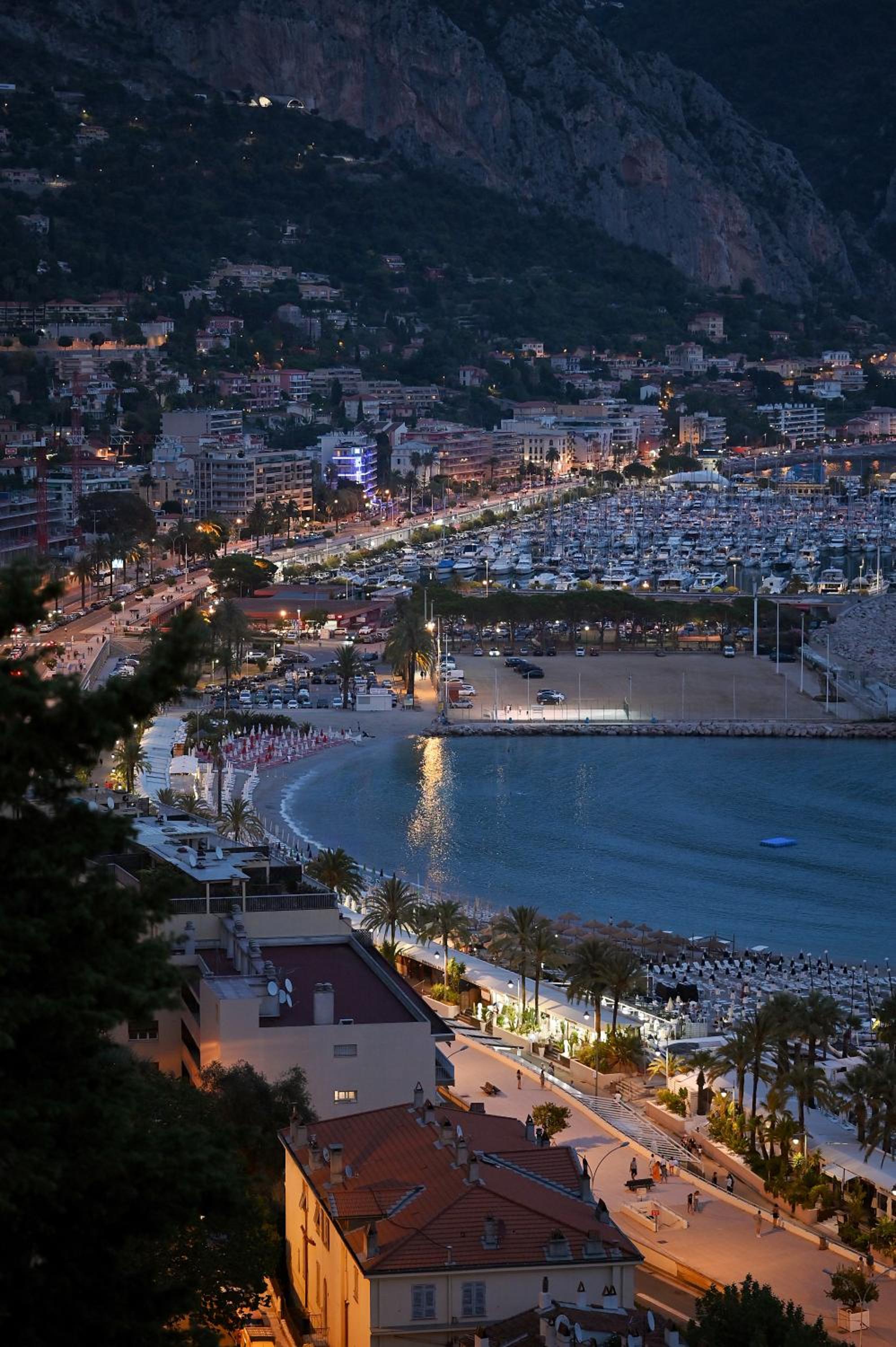 Villa l'ensoleillée vue panoramique mer, 250 m de la plage et du centre ville, photo 28