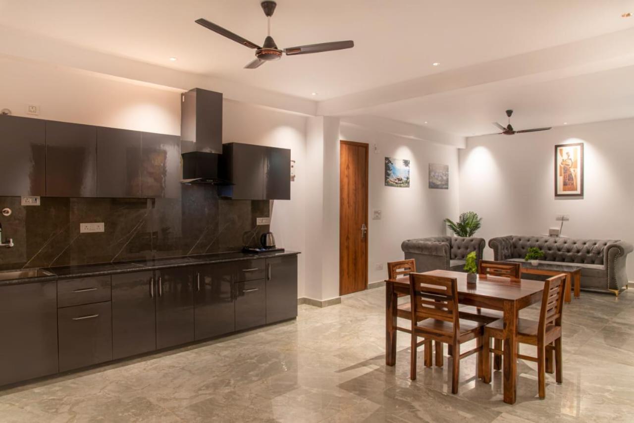 LivingStone Jungle Hill Treat Kasauli view 5