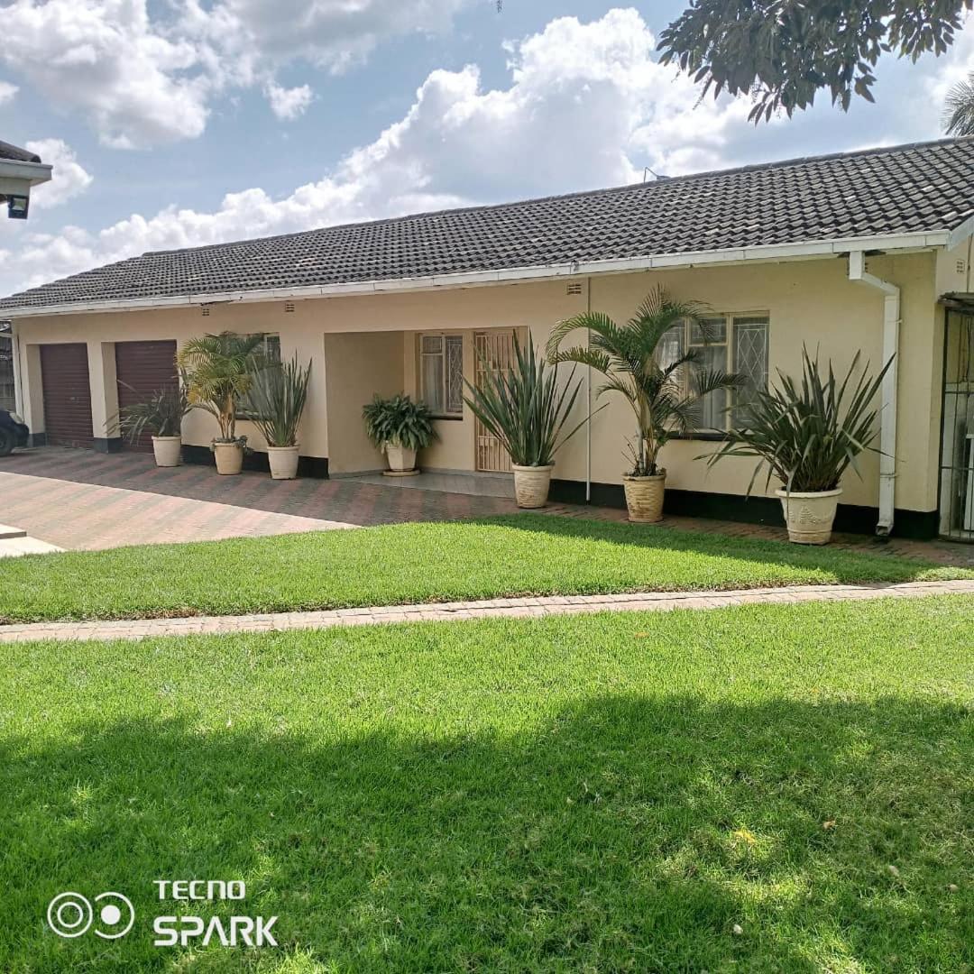 Neat and cosy cottage with pool - 2103 view 4