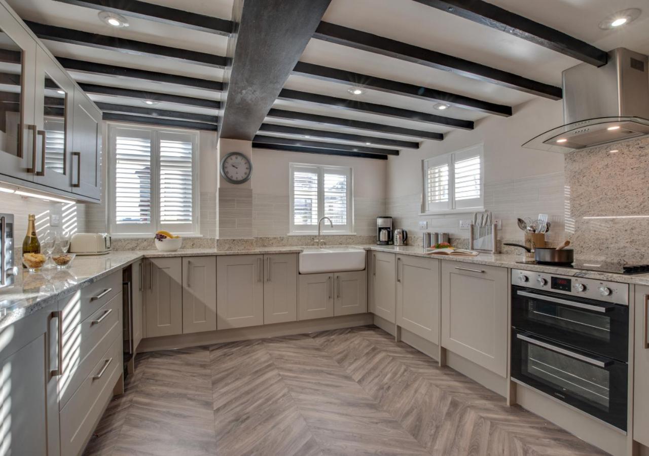 3 Bed in Sandsend oc-wa241