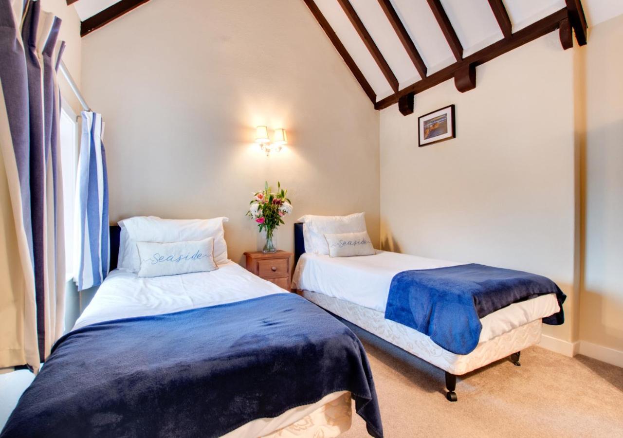 3 Bed in Sandsend oc-wa241