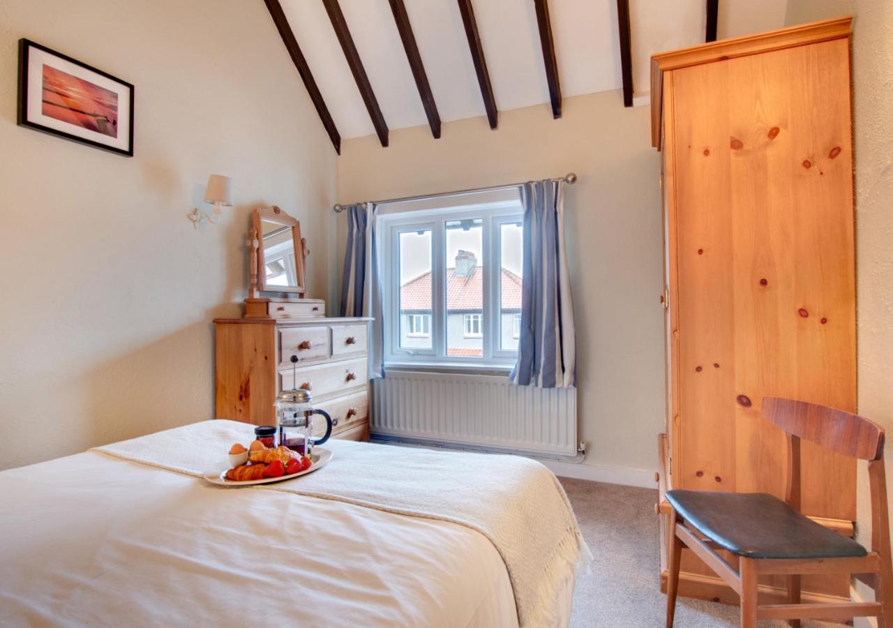 3 Bed in Sandsend oc-wa241