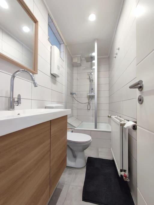 Flair Apartments 'FACHWERK & FLAIR' - Altstadt-Apartment 78 qm für Urlaub oder Geschäftsreise, Innenstadtlage, ruhig, modern, 900 m Bahnhof, 24 Std Check-i