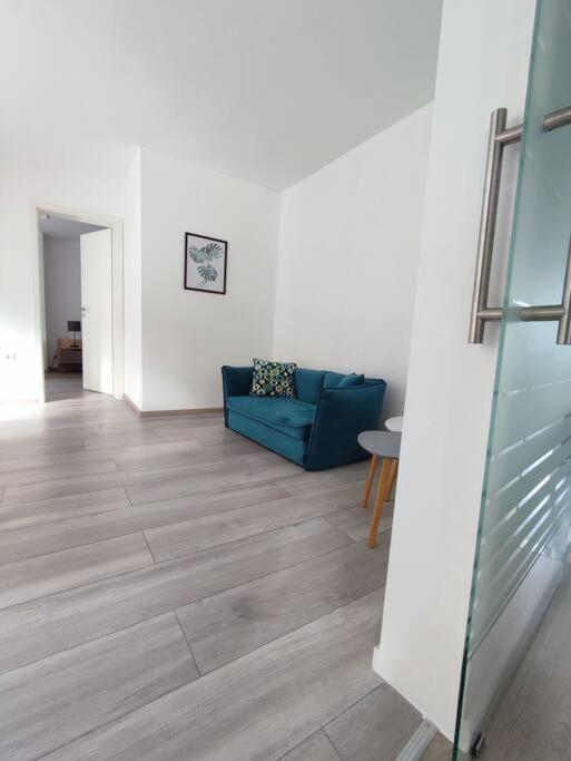 Flair Apartments 'FACHWERK & FLAIR' - Altstadt-Apartment 78 qm für Urlaub oder Geschäftsreise, Innenstadtlage, ruhig, modern, 900 m Bahnhof, 24 Std Check-i