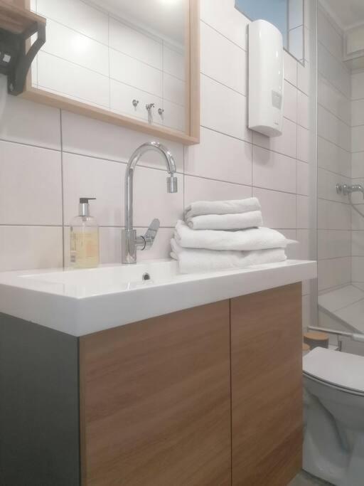 Flair Apartments 'FACHWERK & FLAIR' - Altstadt-Apartment 78 qm für Urlaub oder Geschäftsreise, Innenstadtlage, ruhig, modern, 900 m Bahnhof, 24 Std Check-i