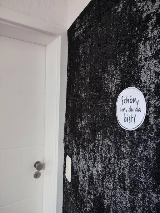Flair Apartments 'FACHWERK & FLAIR' - Altstadt-Apartment 78 qm für Urlaub oder Geschäftsreise, Innenstadtlage, ruhig, modern, 900 m Bahnhof, 24 Std Check-i