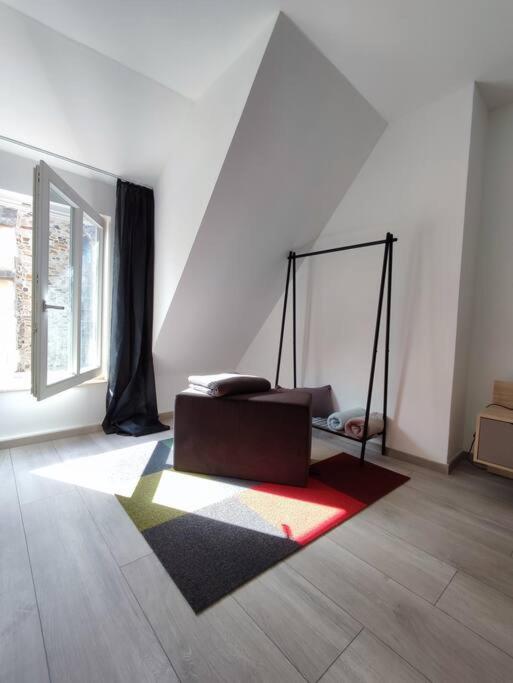 Flair Apartments 'FACHWERK & FLAIR' - Altstadt-Apartment 78 qm für Urlaub oder Geschäftsreise, Innenstadtlage, ruhig, modern, 900 m Bahnhof, 24 Std Check-i
