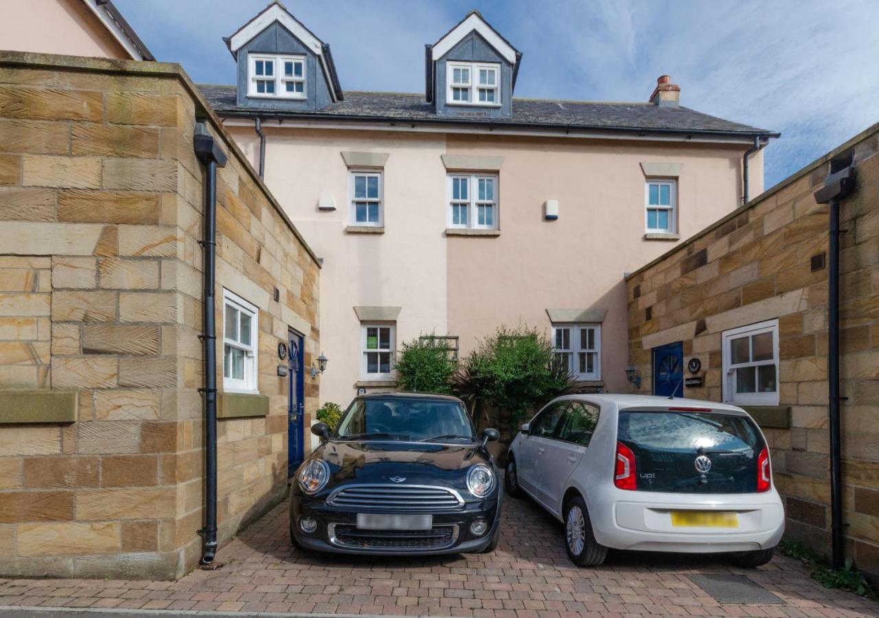 4 Bed in Whitby oc-w089