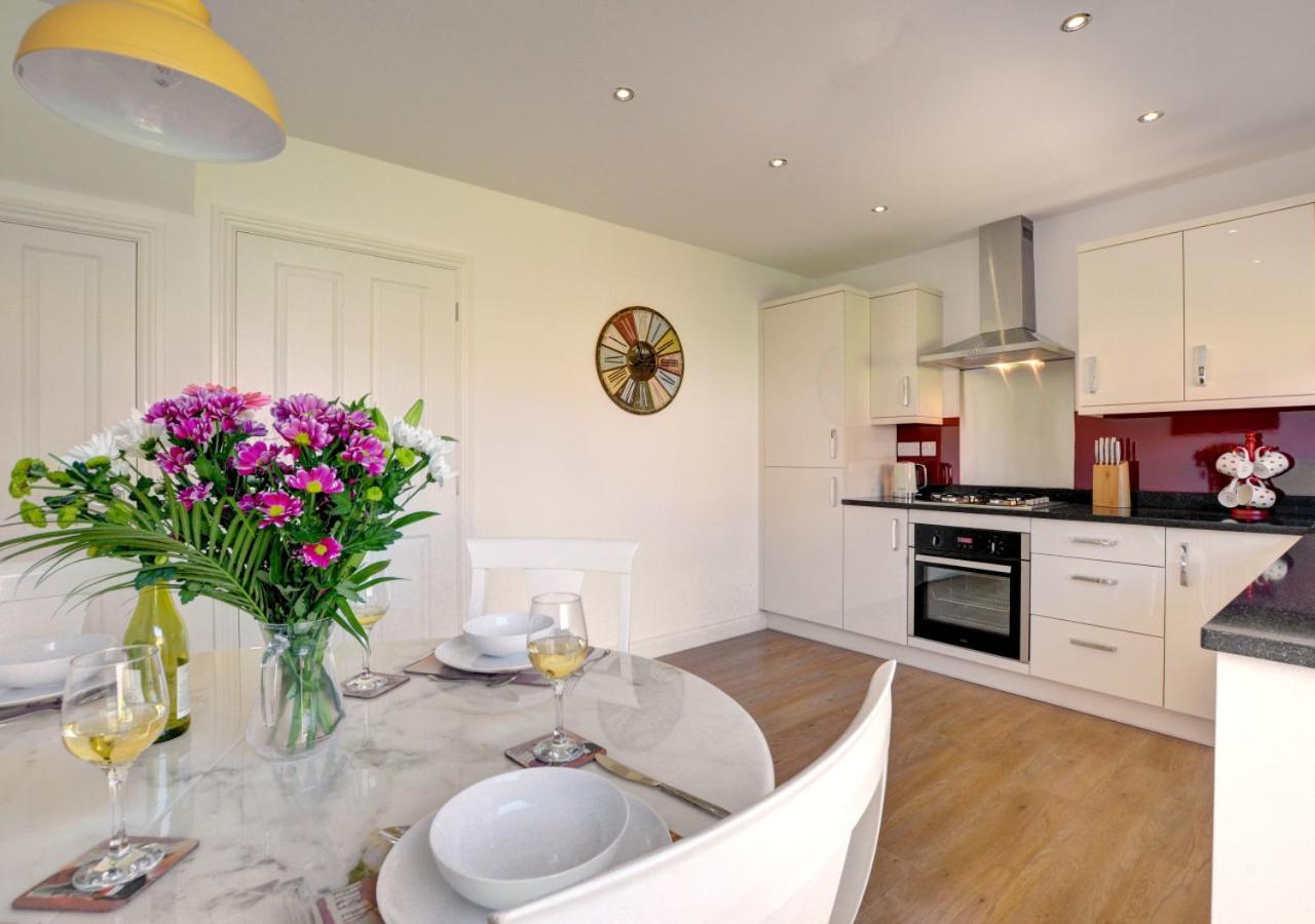 3 Bed in Whitby oc-w420